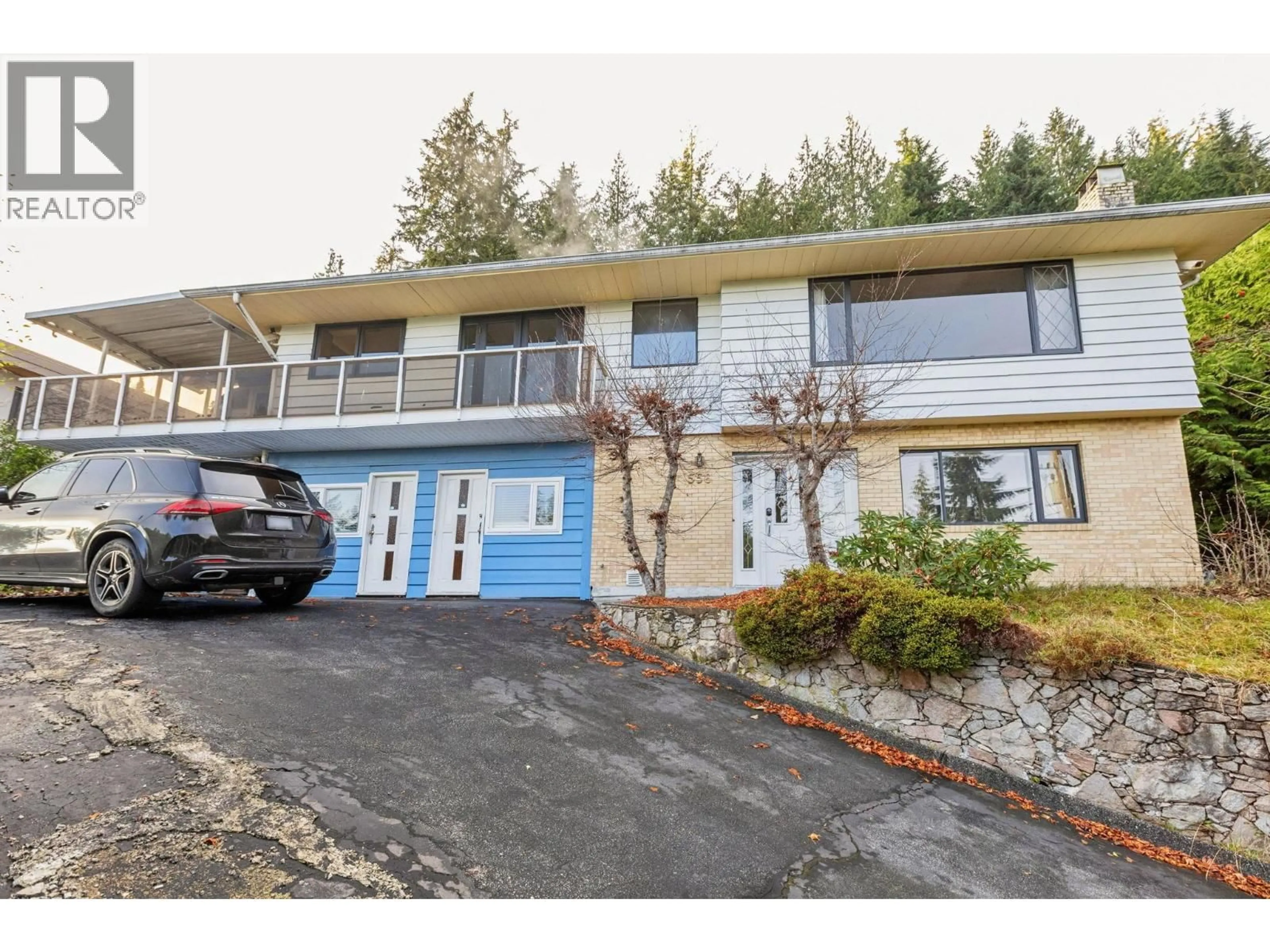 A pic from outside/outdoor area/front of a property/back of a property/a pic from drone, unknown for 556 BALLANTREE ROAD, West Vancouver British Columbia V7S1W3