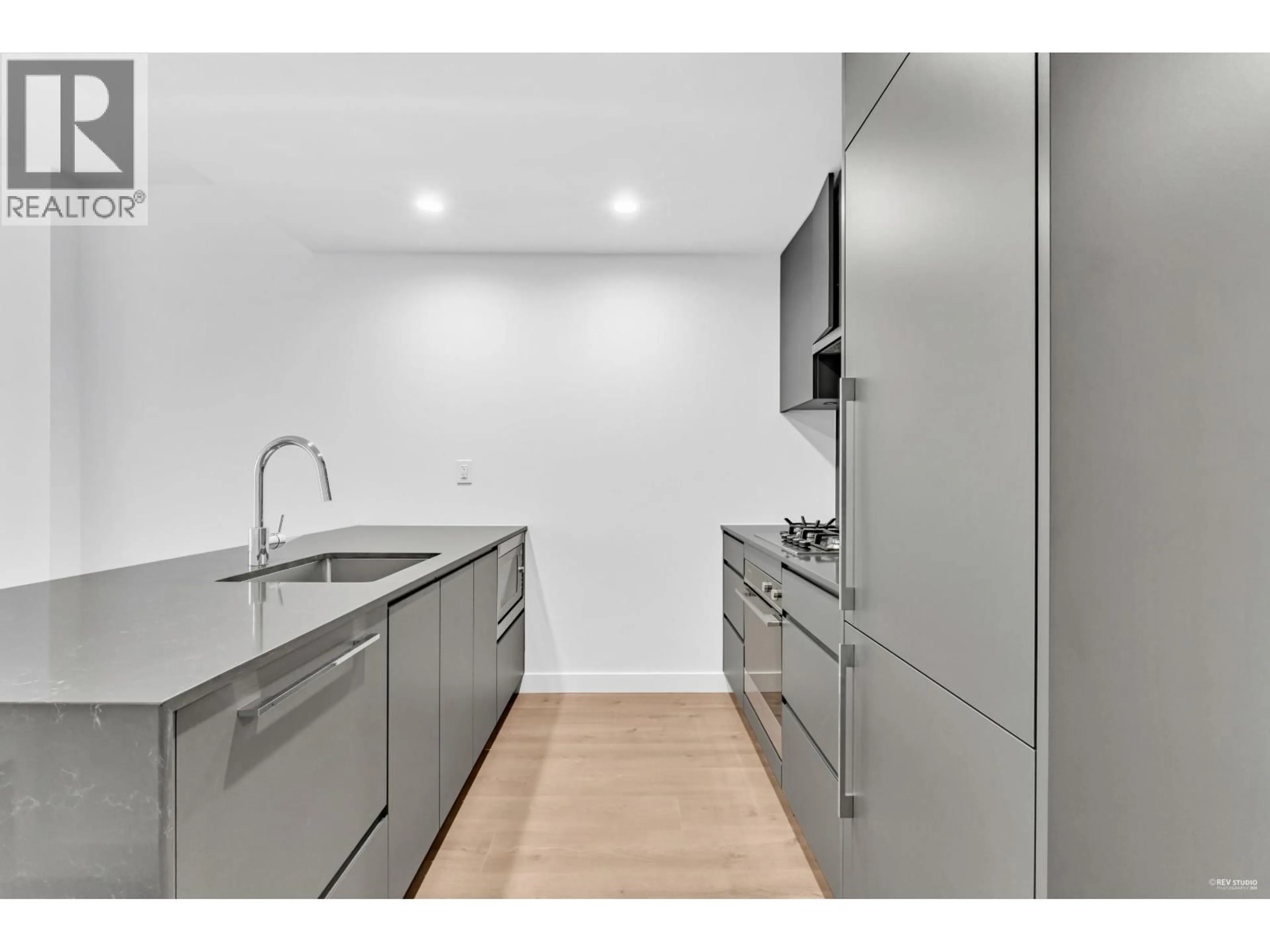 Standard kitchen, unknown for 1607 - 2181 MADISON AVENUE, Burnaby British Columbia V5C0N4