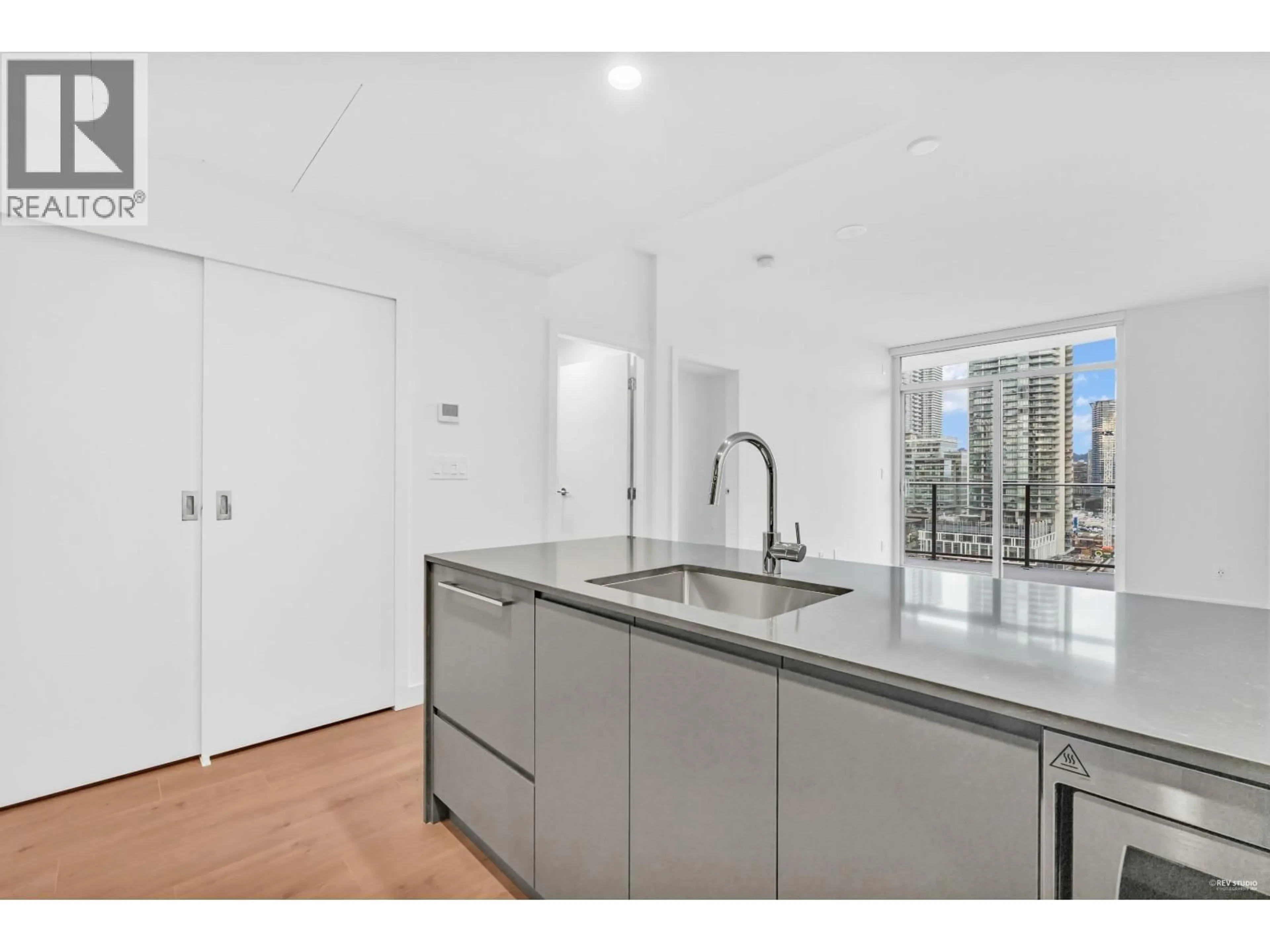 Standard kitchen, unknown for 1607 - 2181 MADISON AVENUE, Burnaby British Columbia V5C0N4