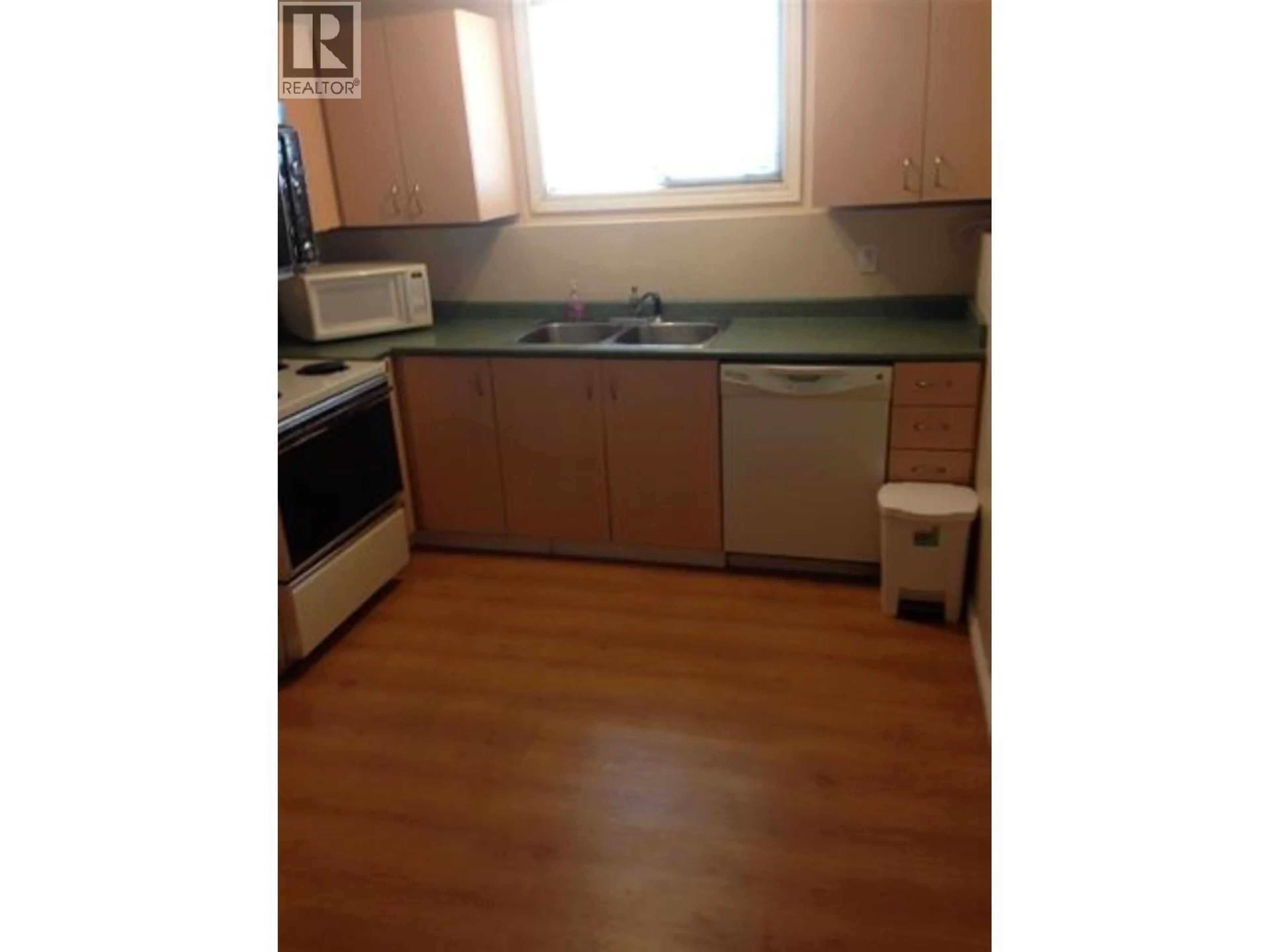 Standard kitchen, wood/laminate floor for 2147 SHAUGHNESSY STREET, Port Coquitlam British Columbia V3C3C6