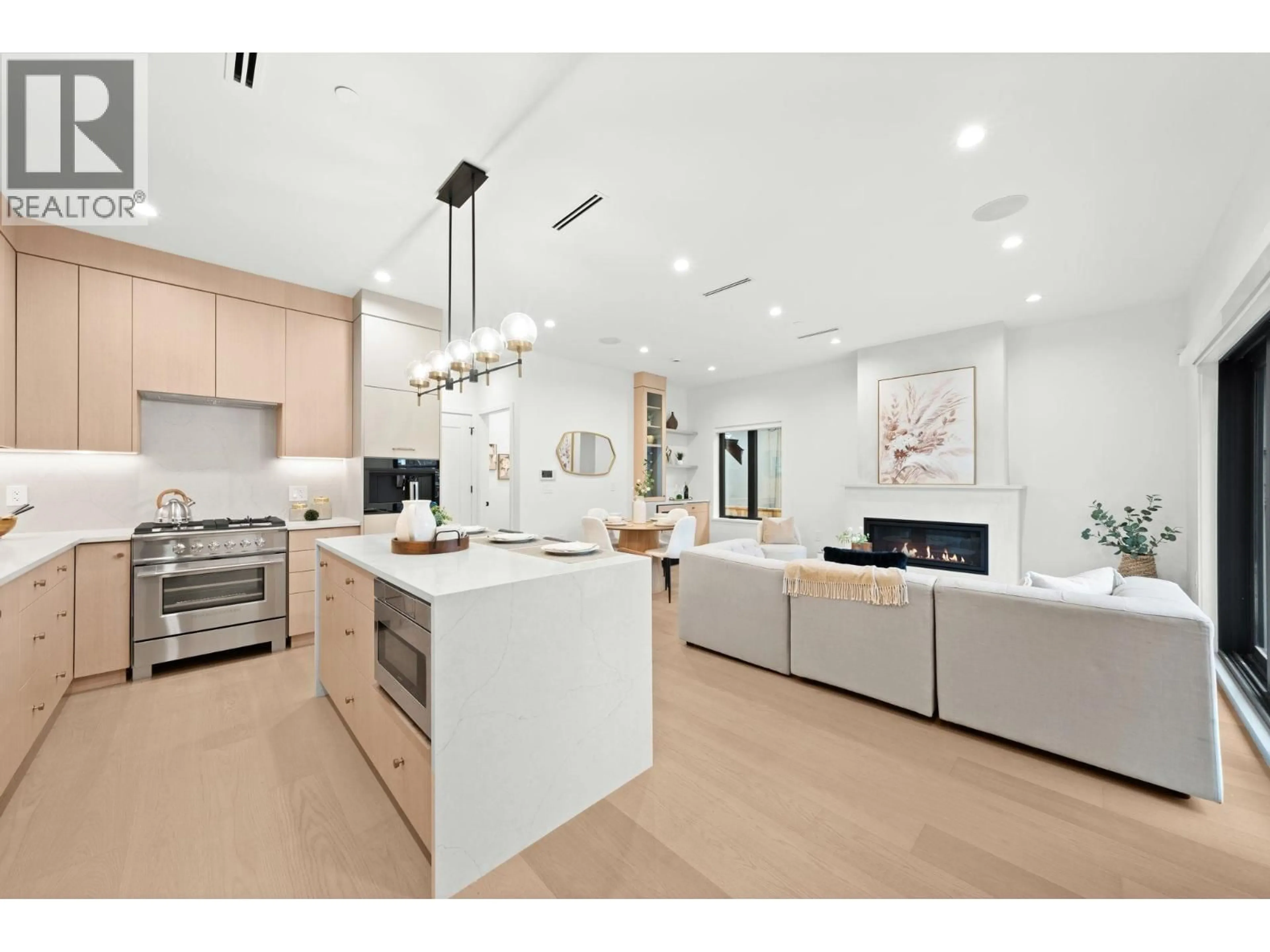 Open concept kitchen, ceramic/tile floor for 1 - 2247 PARKER STREET, Vancouver British Columbia V5L2L8