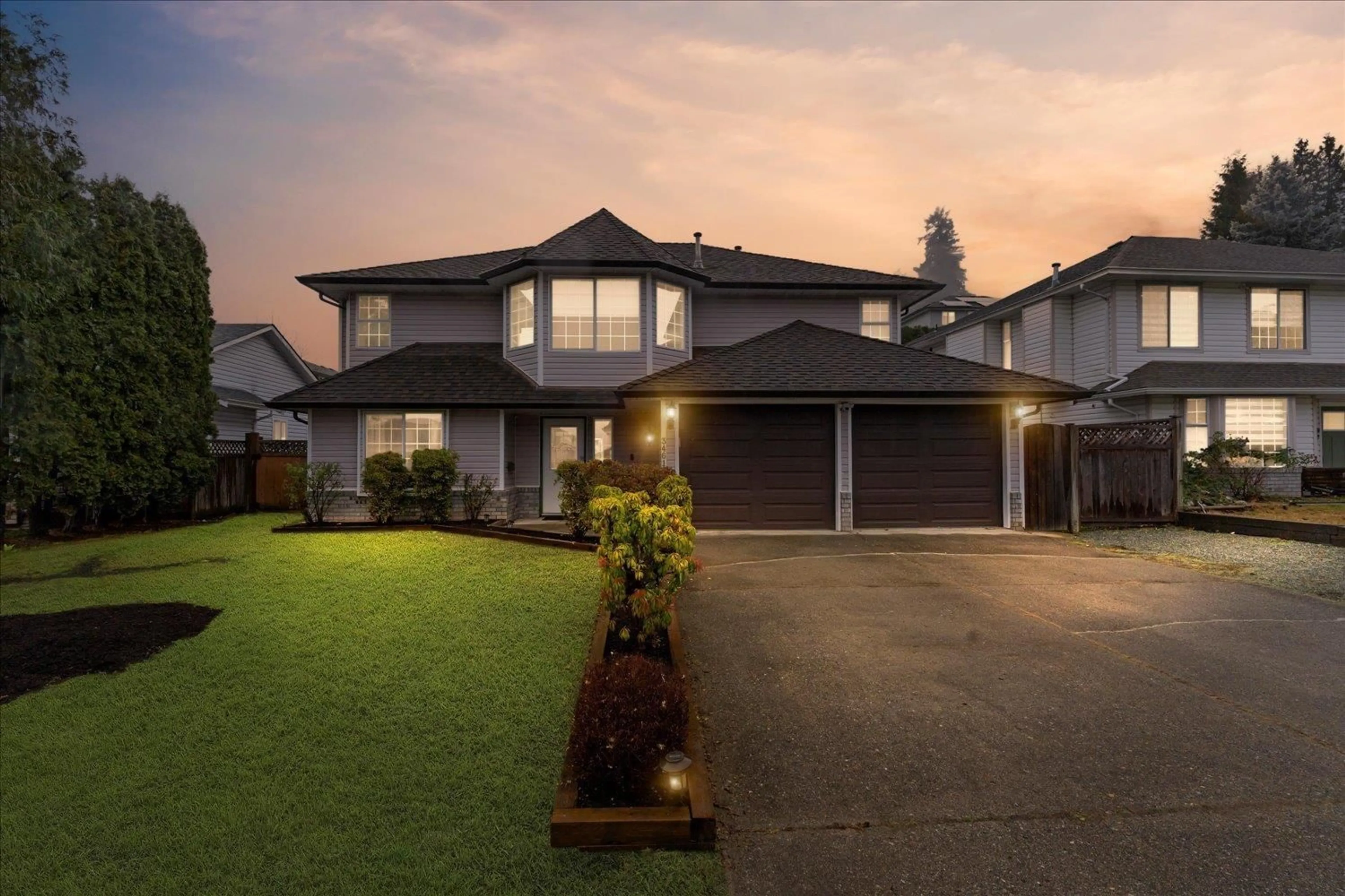 A pic from outside/outdoor area/front of a property/back of a property/a pic from drone, street for 34615 BALDWIN ROAD, Abbotsford British Columbia V2S7H9