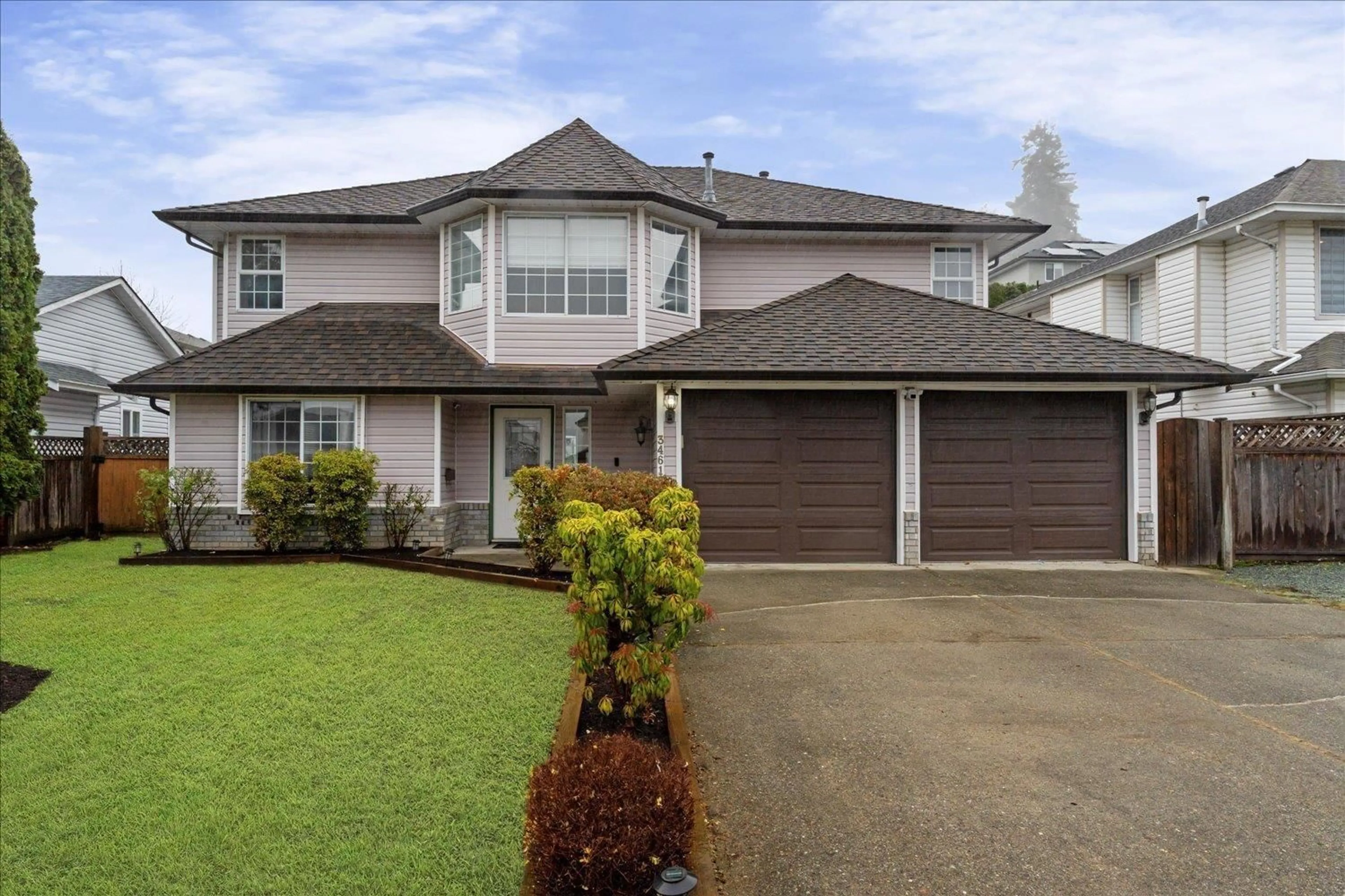 Home with vinyl exterior material, street for 34615 BALDWIN ROAD, Abbotsford British Columbia V2S7H9