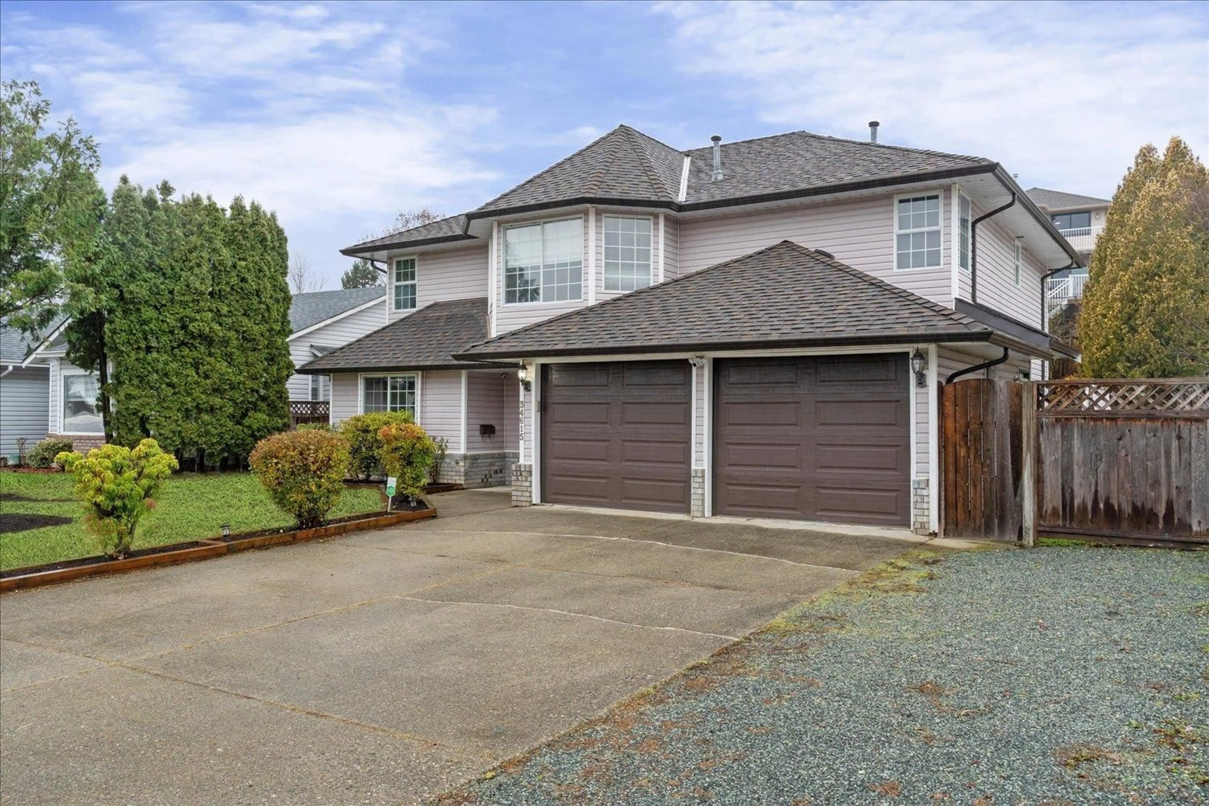 Home with vinyl exterior material, street for 34615 BALDWIN ROAD, Abbotsford British Columbia V2S7H9