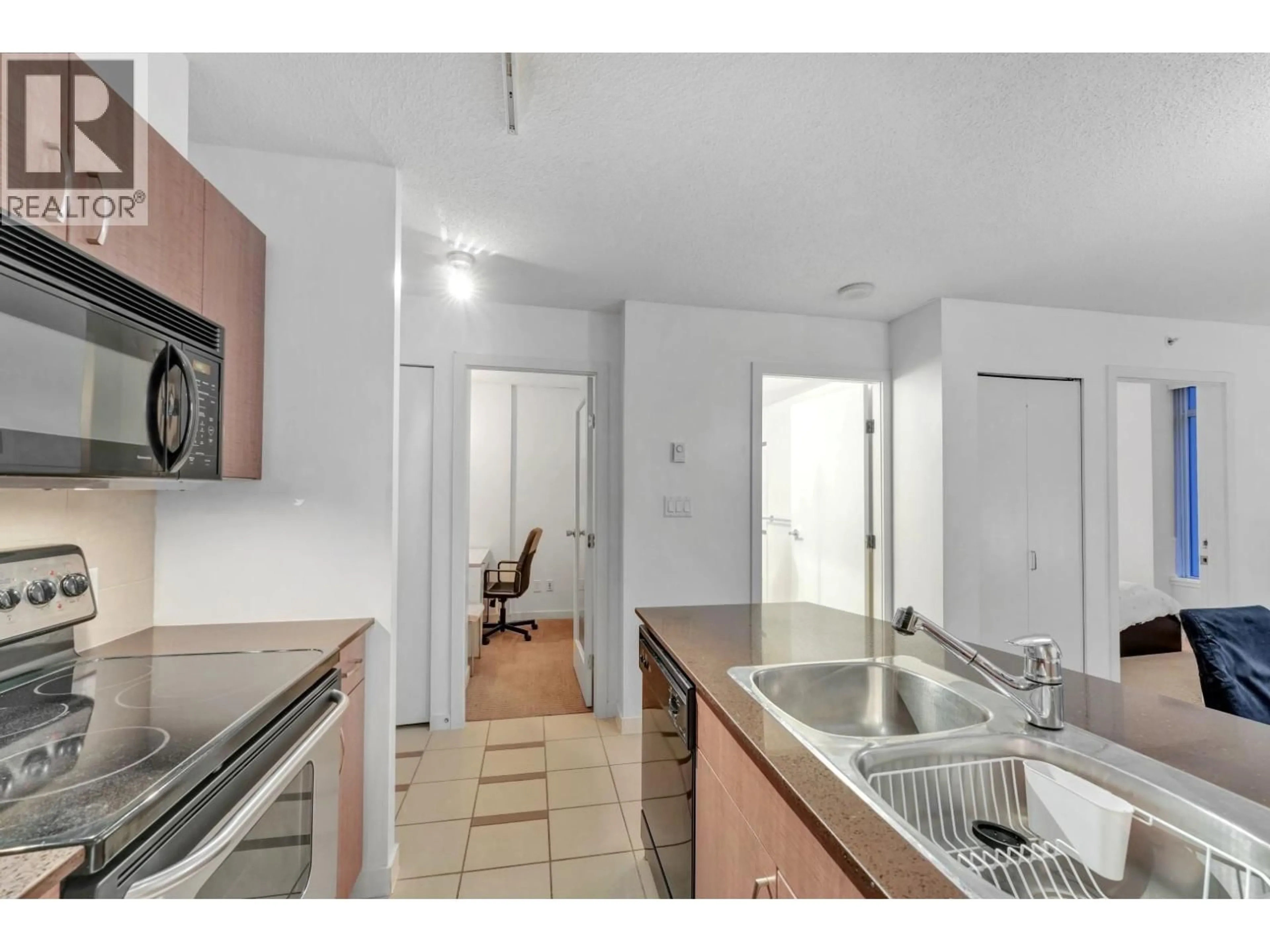 Standard kitchen, floor is not visible for 1506 - 610 GRANVILLE STREET, Vancouver British Columbia V6C3T3