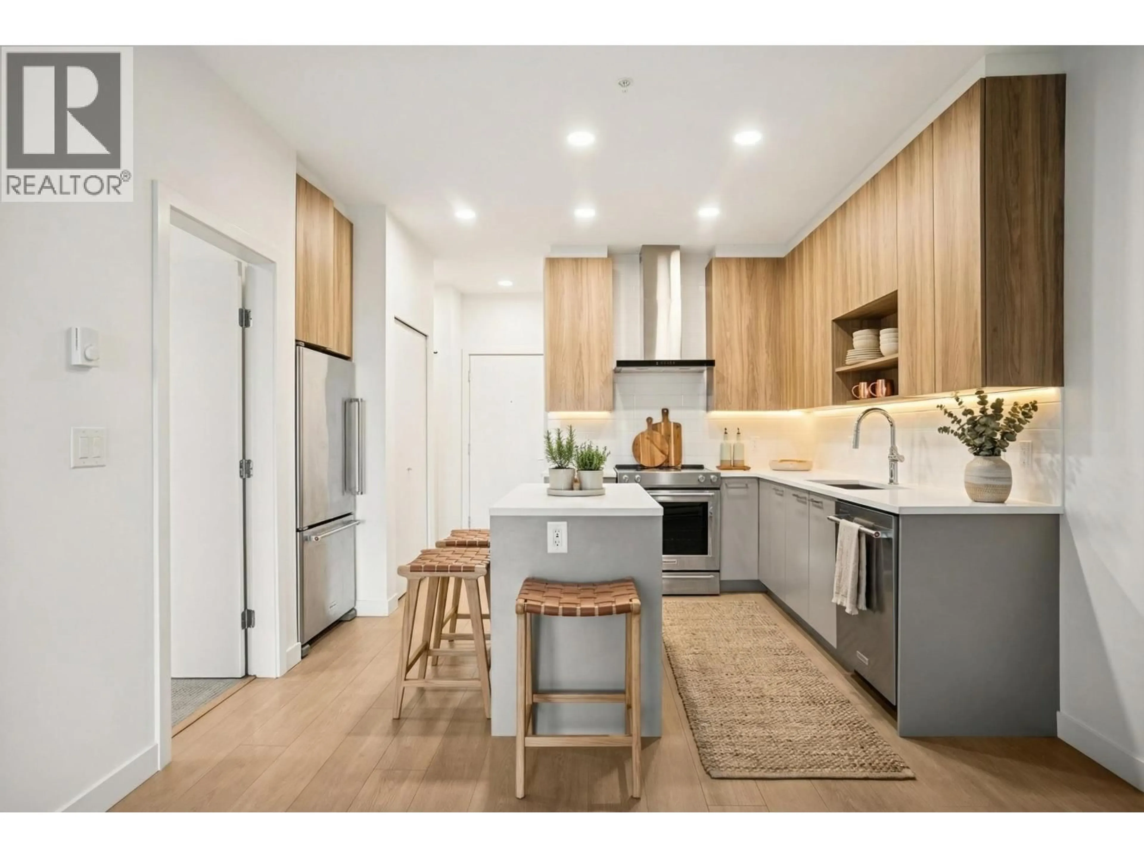 Open concept kitchen, wood/laminate floor for 514 - 7588 16TH STREET, Burnaby British Columbia V3N0H8