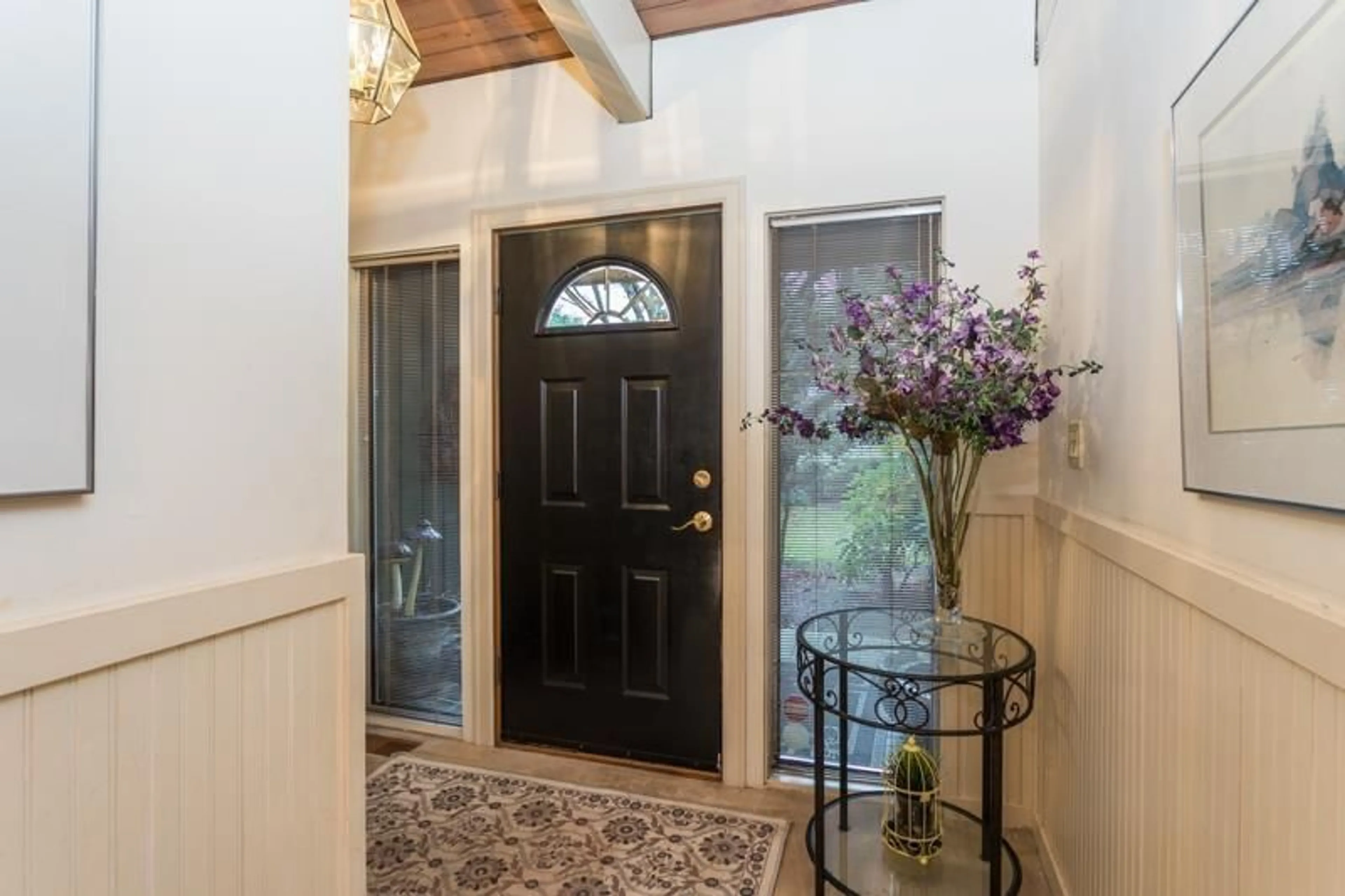 Indoor entryway for 1957 127A STREET, Surrey British Columbia V4A3S8