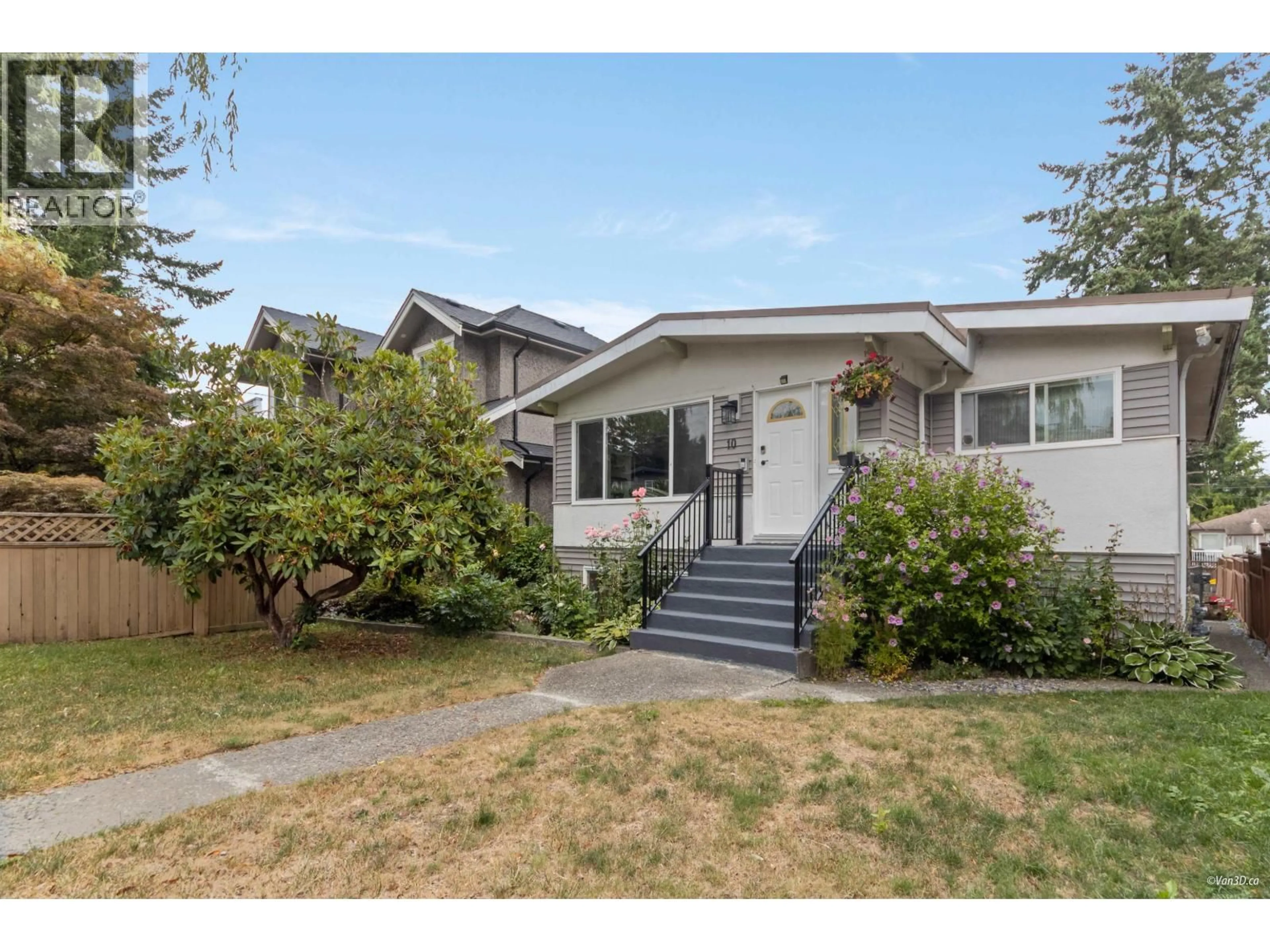 Home with vinyl exterior material, street for 10 STRATFORD AVENUE, Burnaby British Columbia V5B1K9