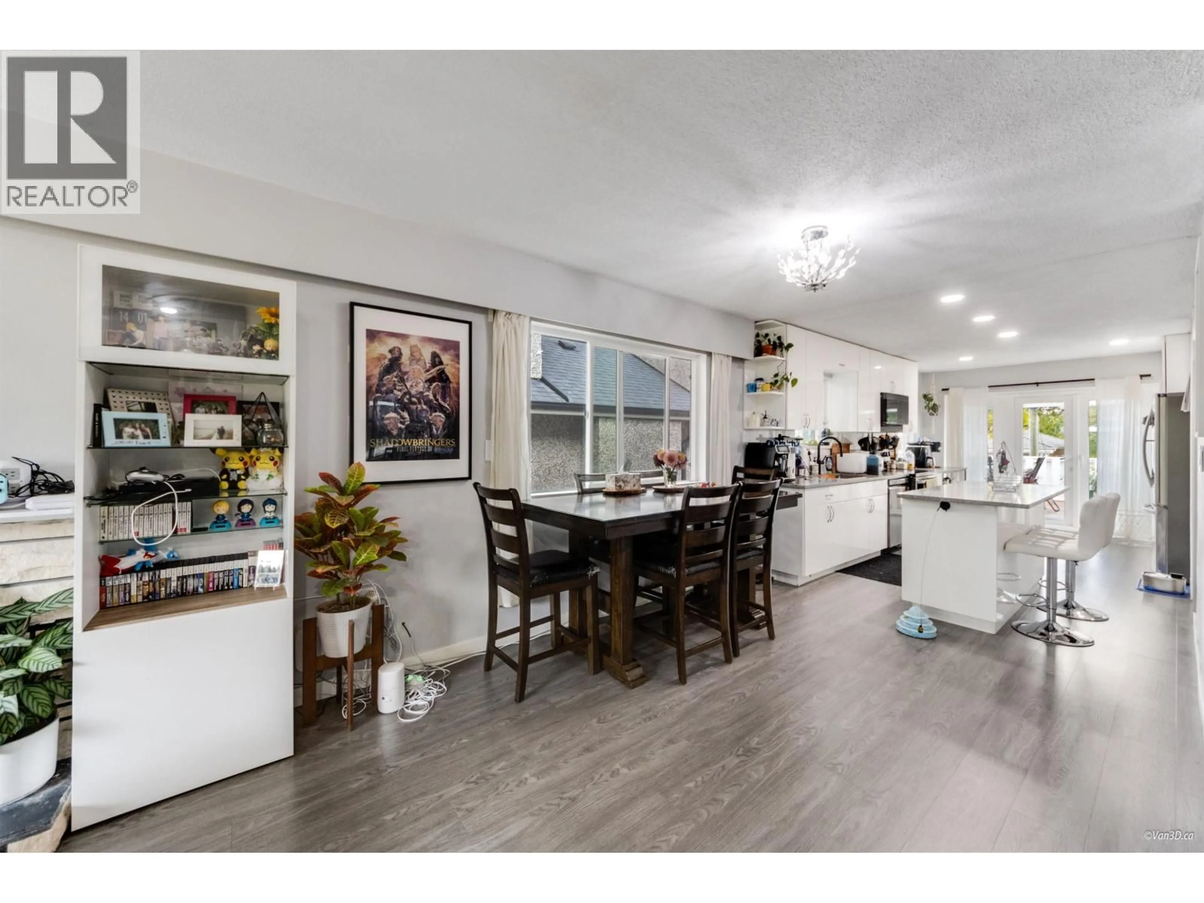 Open concept kitchen, wood/laminate floor for 10 STRATFORD AVENUE, Burnaby British Columbia V5B1K9