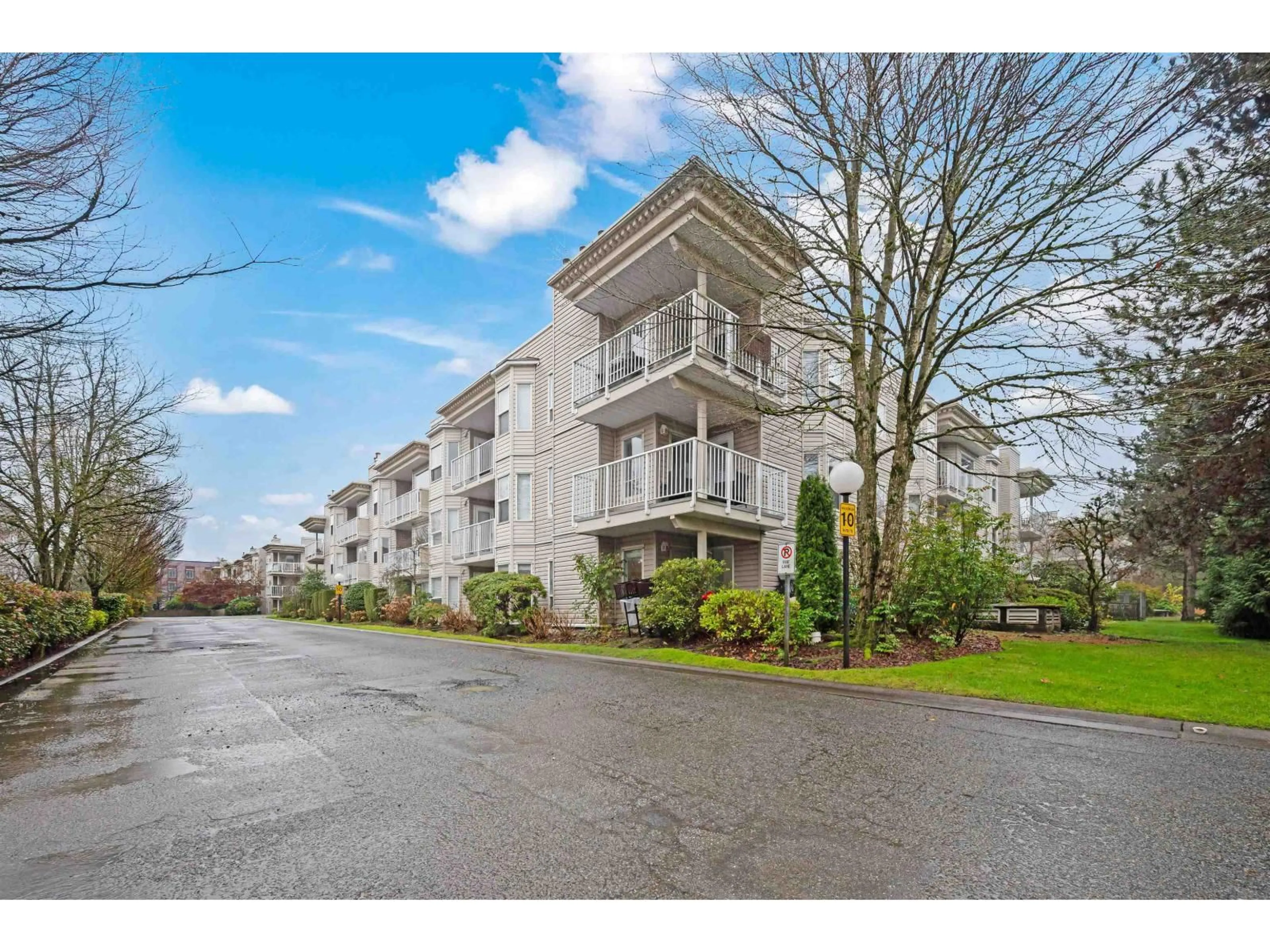 A pic from outside/outdoor area/front of a property/back of a property/a pic from drone, unknown for 103 - 9948 151 STREET, Surrey British Columbia V3R0V6