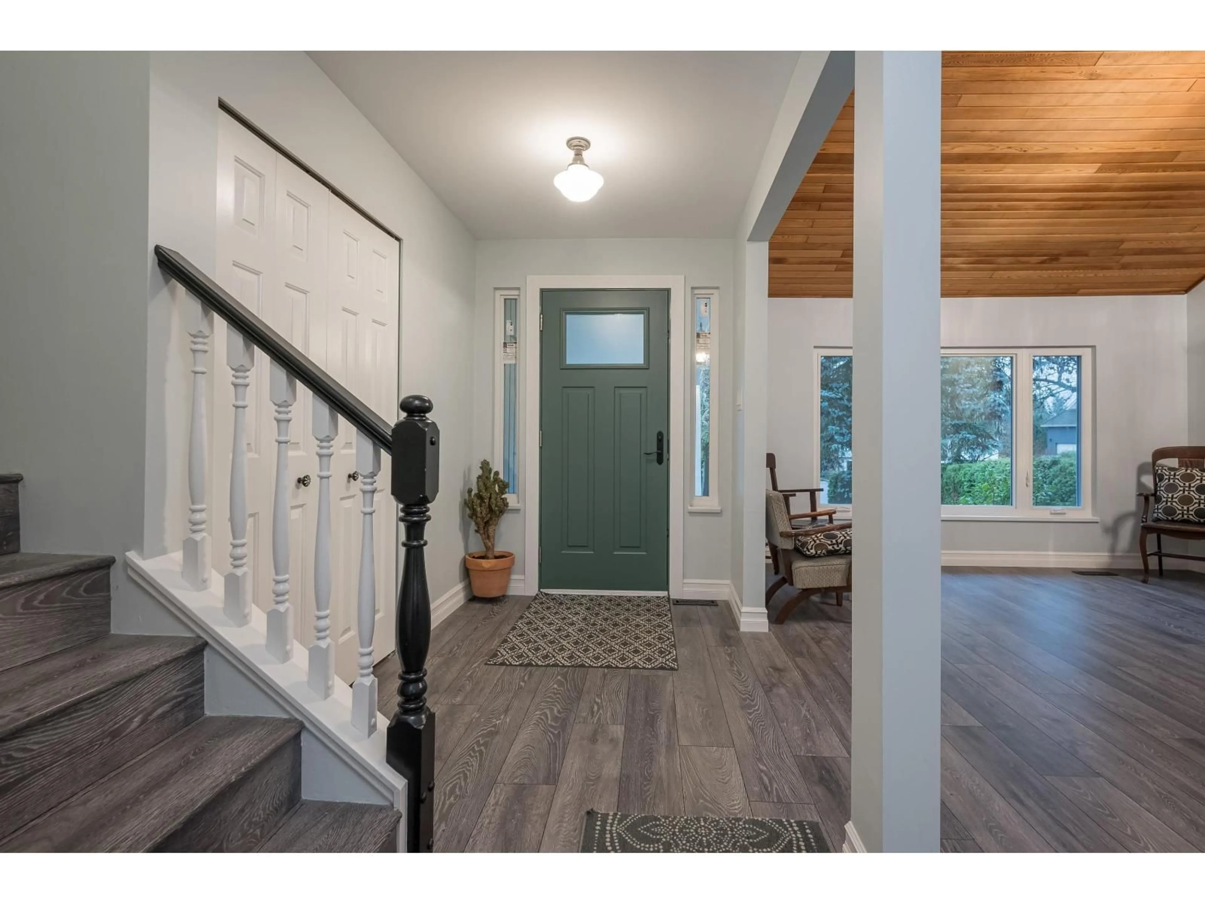 Indoor entryway for 10037 158A STREET, Surrey British Columbia V4N2P9