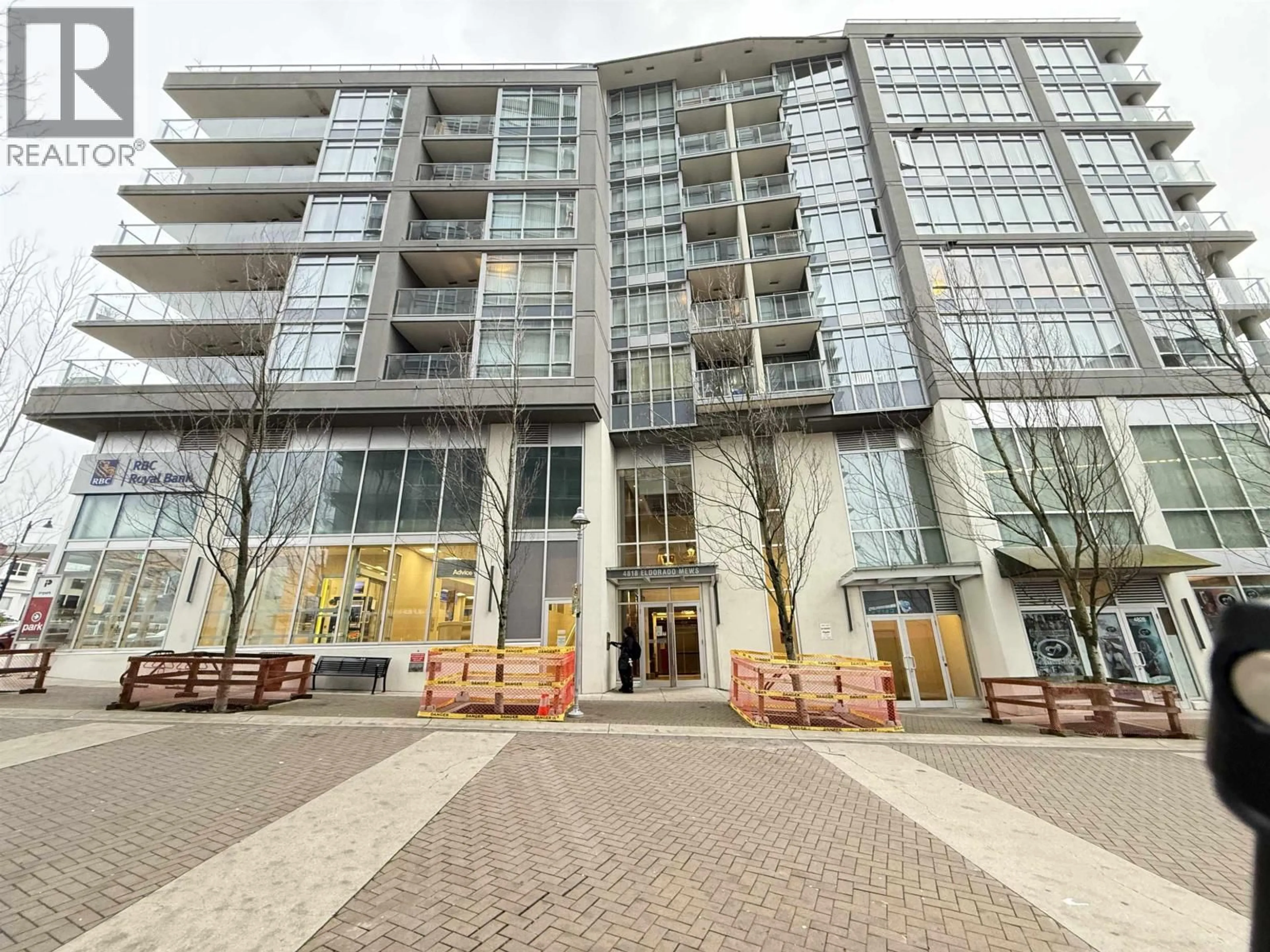 Indoor foyer for 203 - 4818 ELDORADO MEWS, Vancouver British Columbia V5R0B3