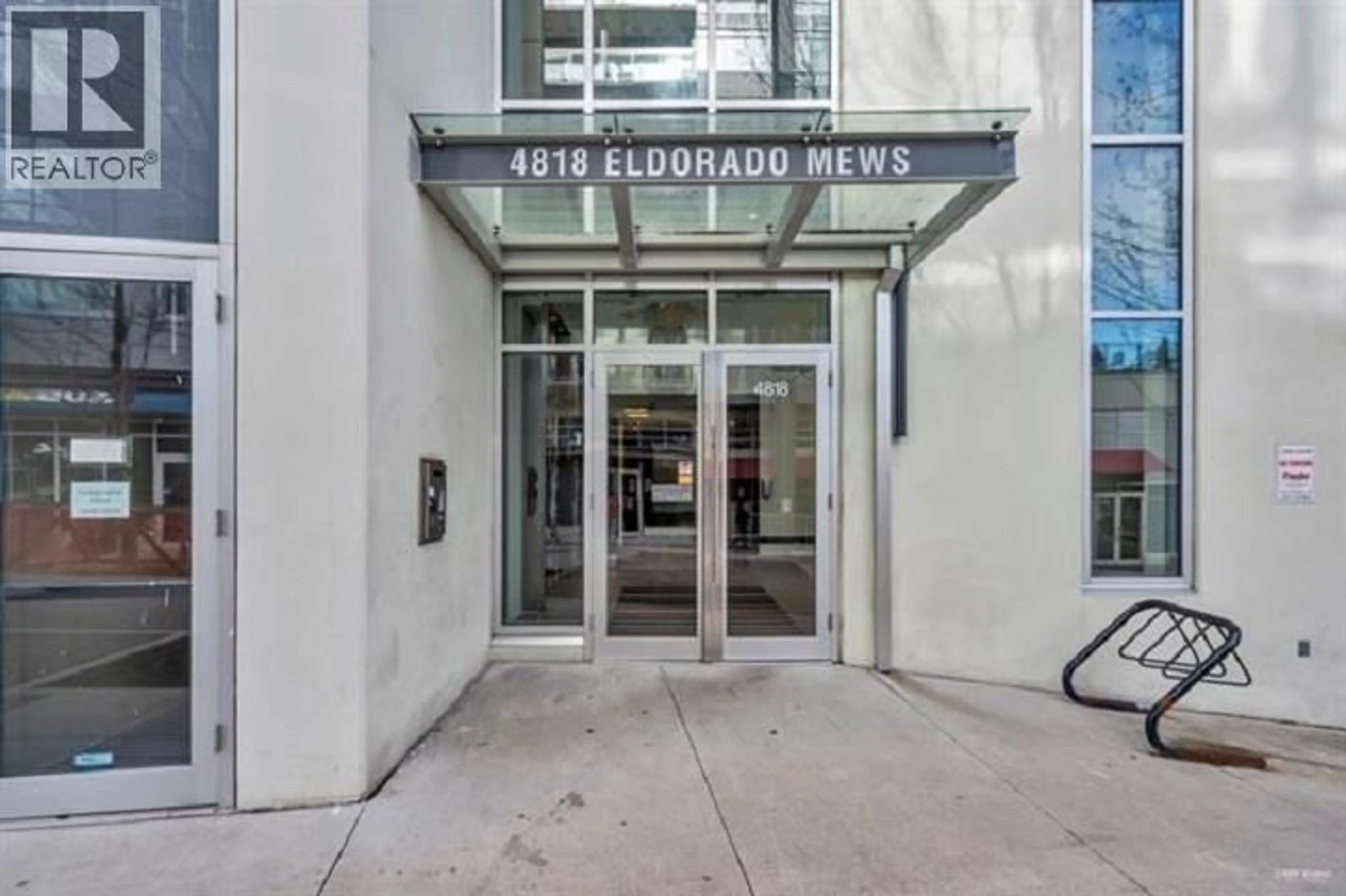 Indoor foyer for 203 - 4818 ELDORADO MEWS, Vancouver British Columbia V5R0B3