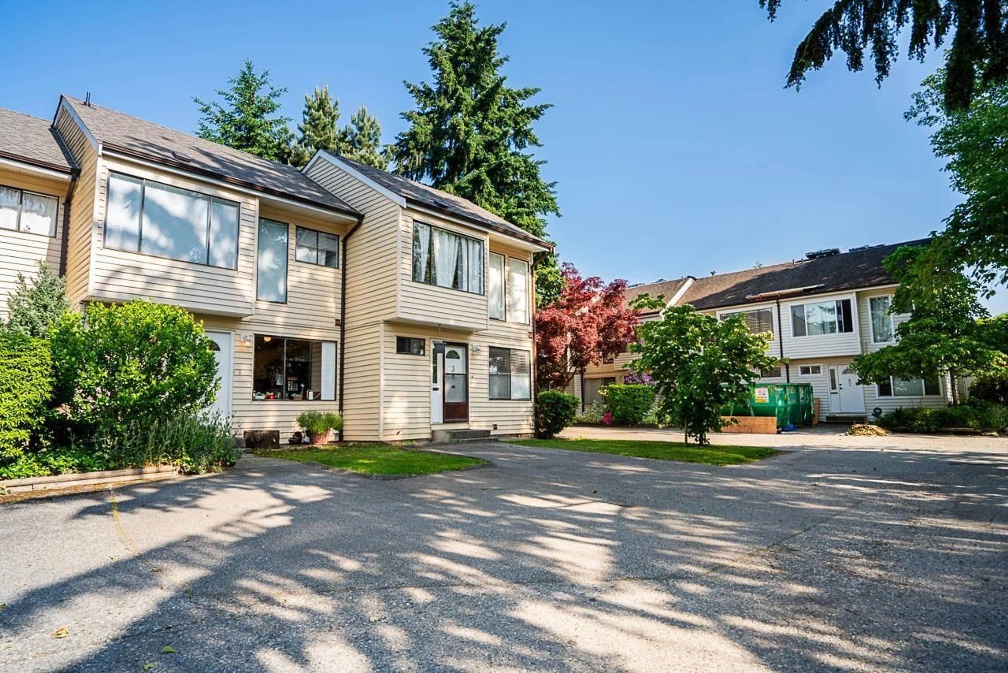 A pic from outside/outdoor area/front of a property/back of a property/a pic from drone, street for 37 - 9348 128 STREET, Surrey British Columbia V3V6A4