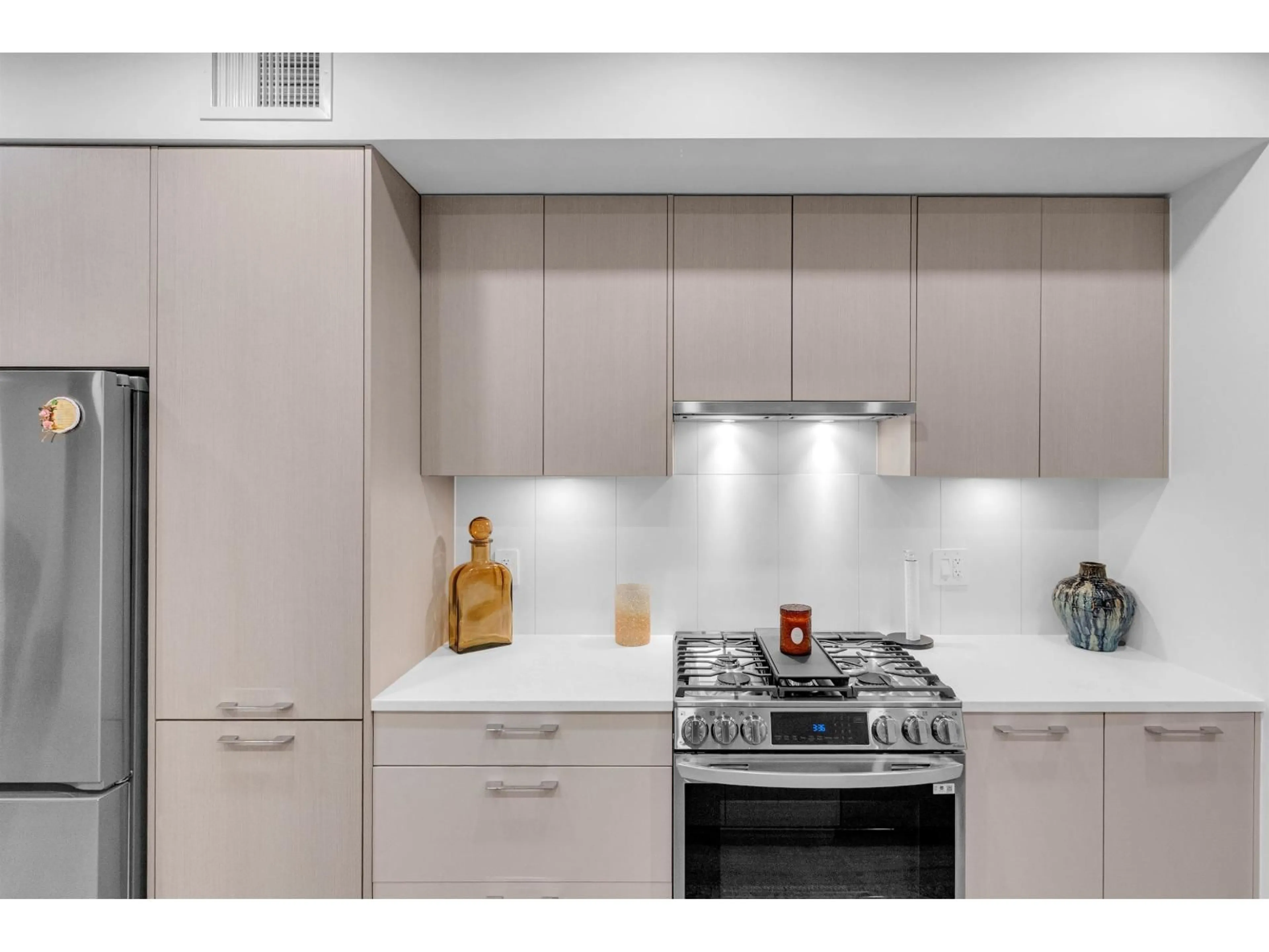 Standard kitchen, unknown for 226 - 6951 204 STREET, Langley British Columbia V2Y1P8