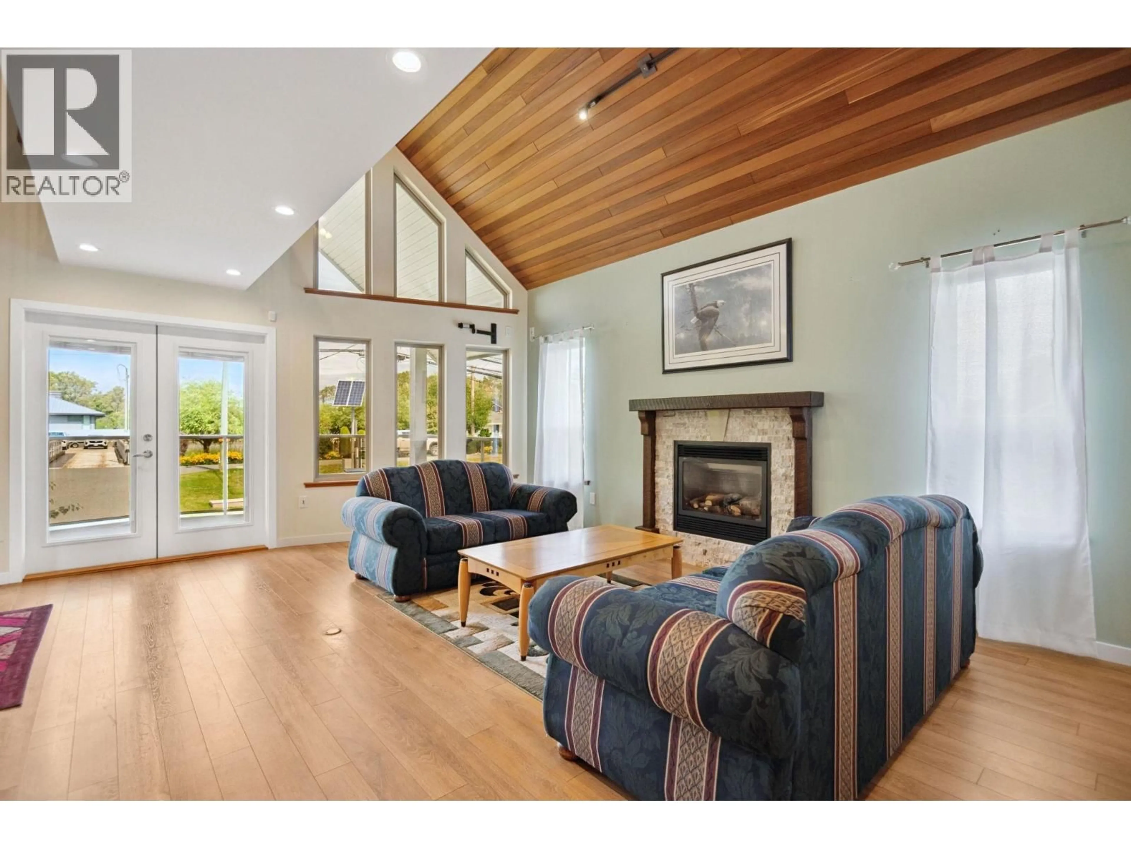 Living room with furniture, wood/laminate floor for 4394 RIVER ROAD, Delta British Columbia V4K1S2