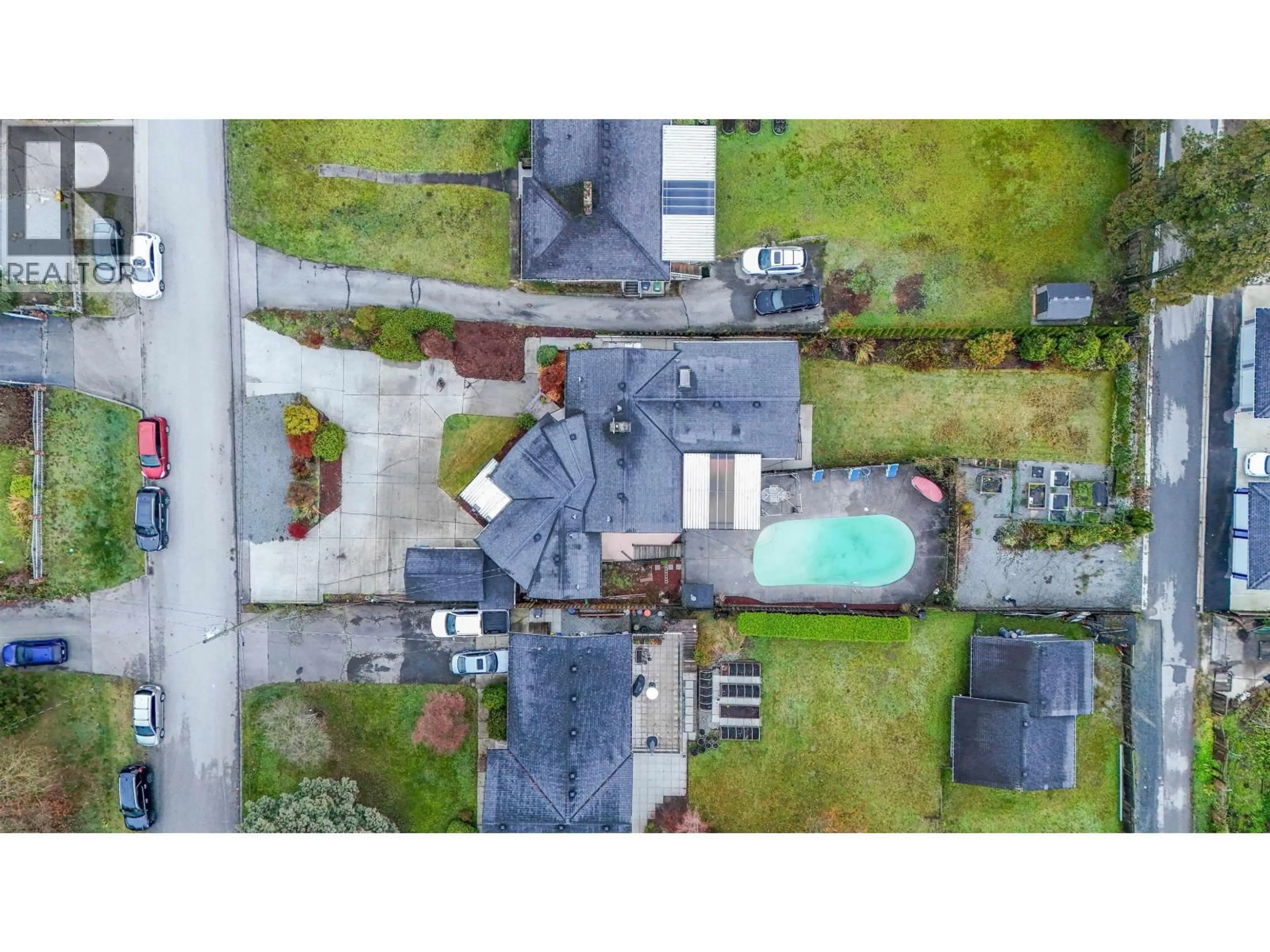 A pic from outside/outdoor area/front of a property/back of a property/a pic from drone, street for 756 SHAW AVENUE, Coquitlam British Columbia V3K2R8