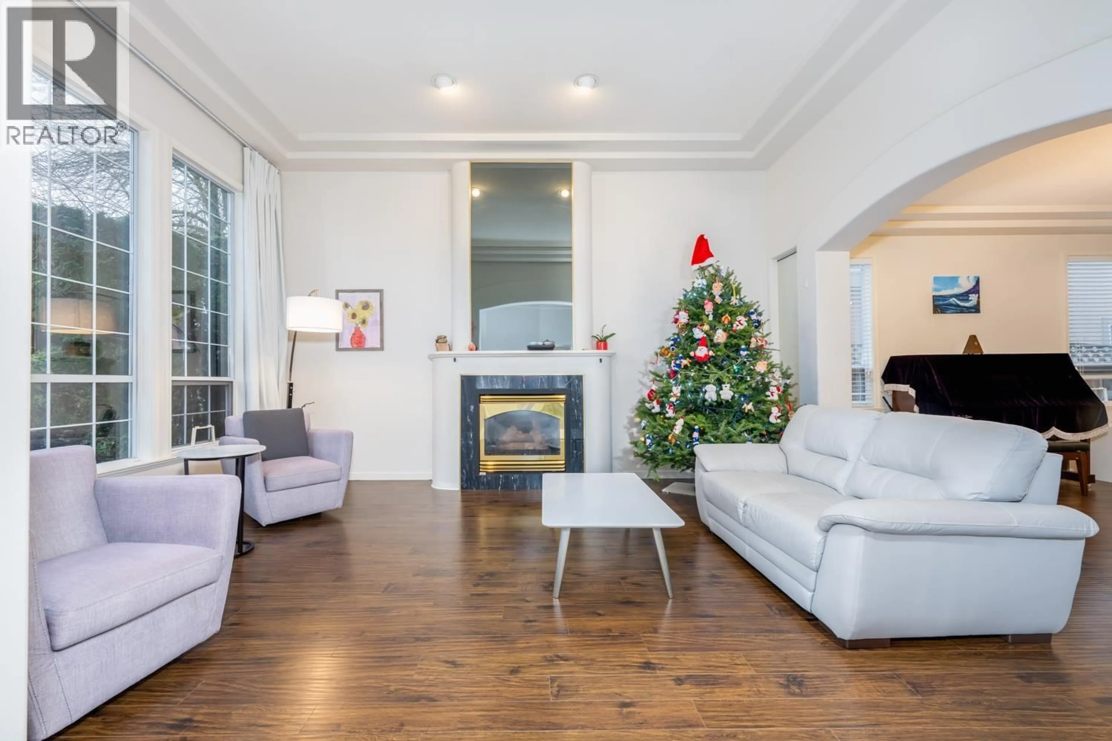 Living room with furniture, wood/laminate floor for 5615 MUSGRAVE CRESCENT, Richmond British Columbia V7C5N2
