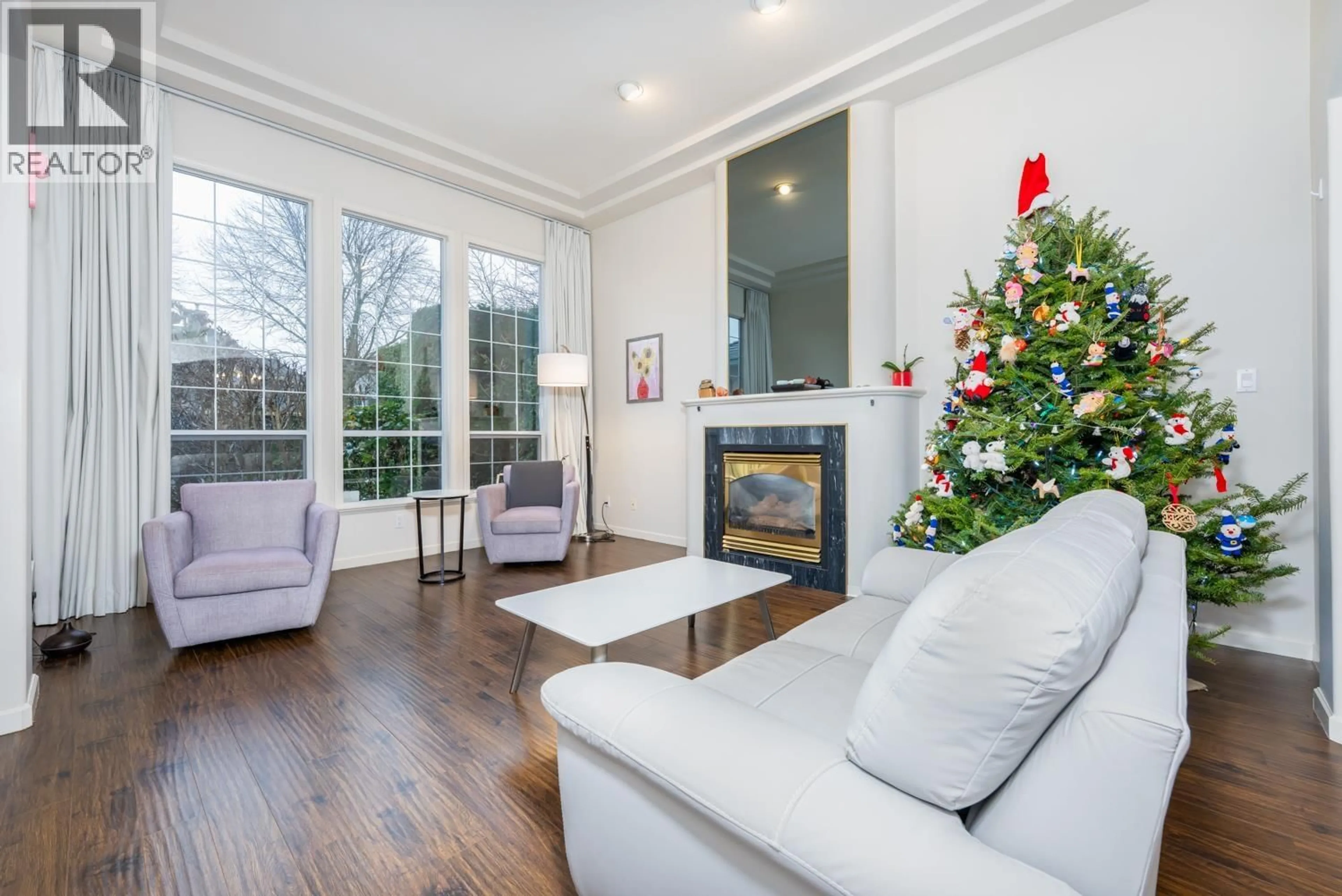 Living room with furniture, wood/laminate floor for 5615 MUSGRAVE CRESCENT, Richmond British Columbia V7C5N2