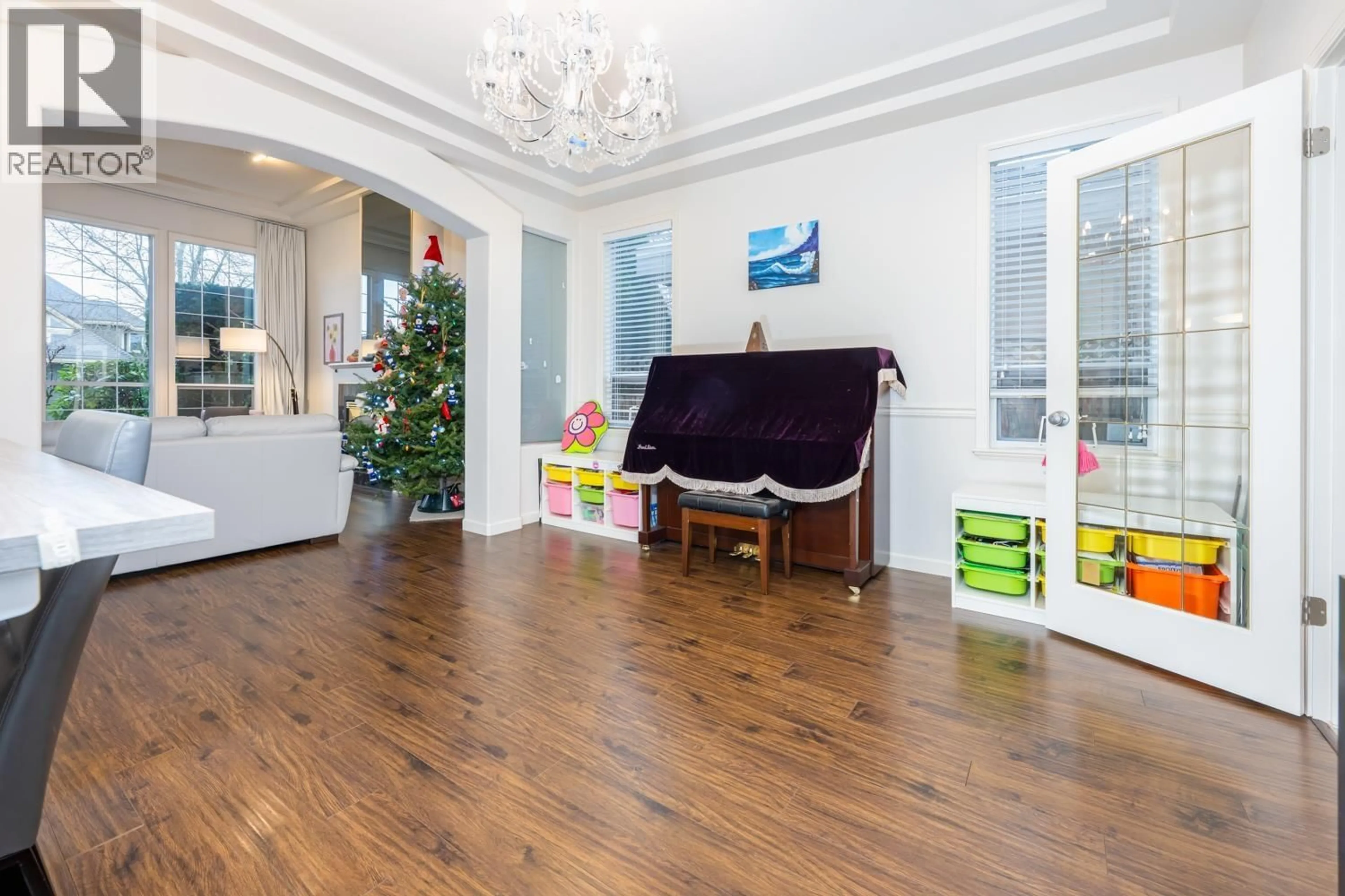 Indoor foyer for 5615 MUSGRAVE CRESCENT, Richmond British Columbia V7C5N2