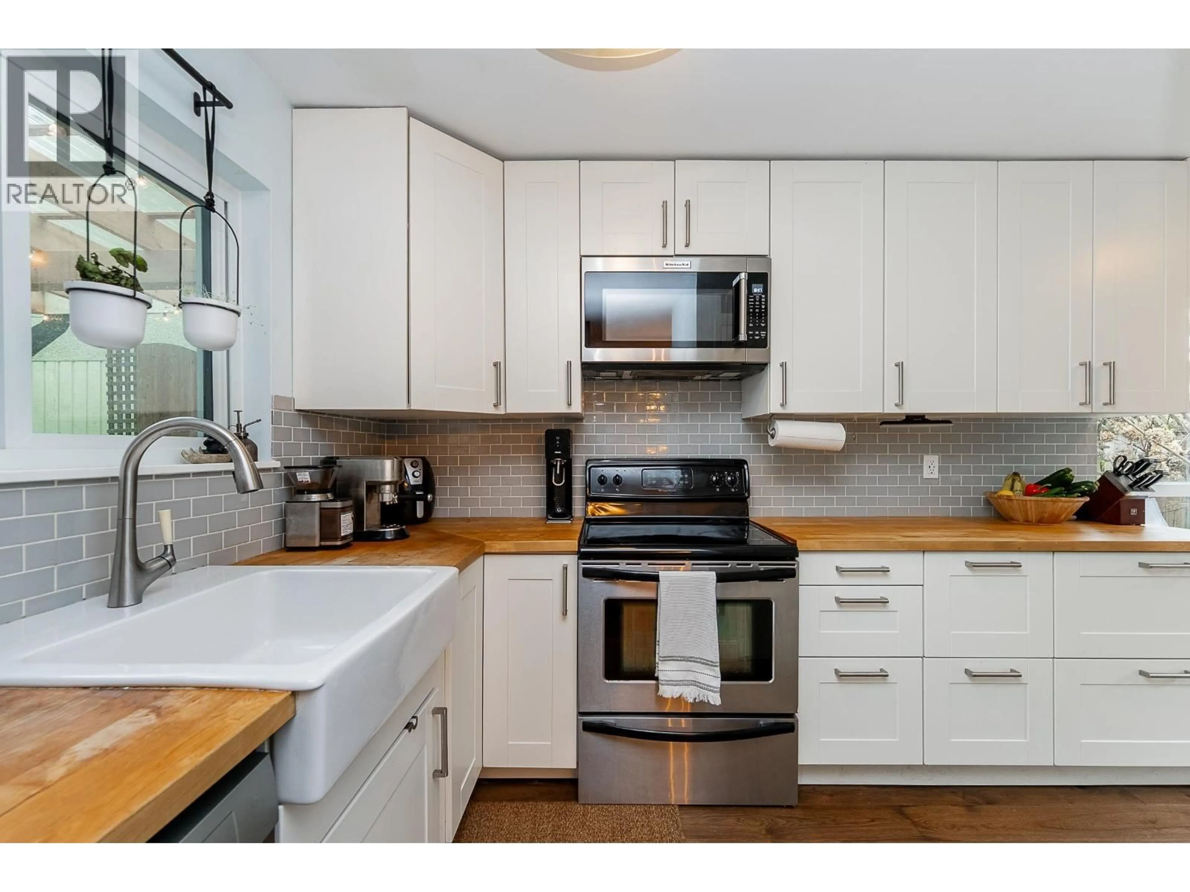 Standard kitchen, unknown for 3005 FIRBROOK PLACE, Coquitlam British Columbia V3C4B2