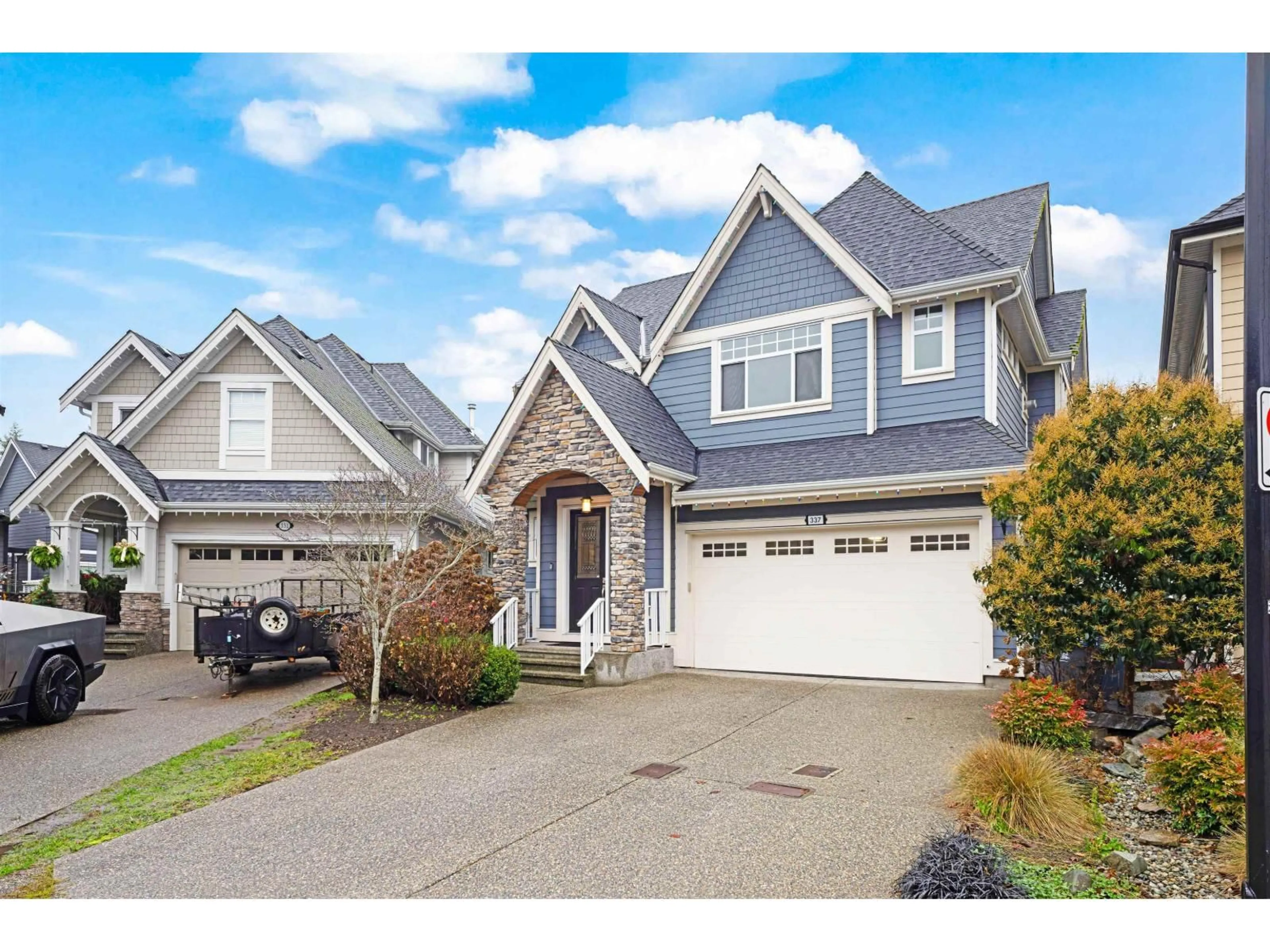 Home with vinyl exterior material, street for 337 171A STREET, Surrey British Columbia V3Z9P5