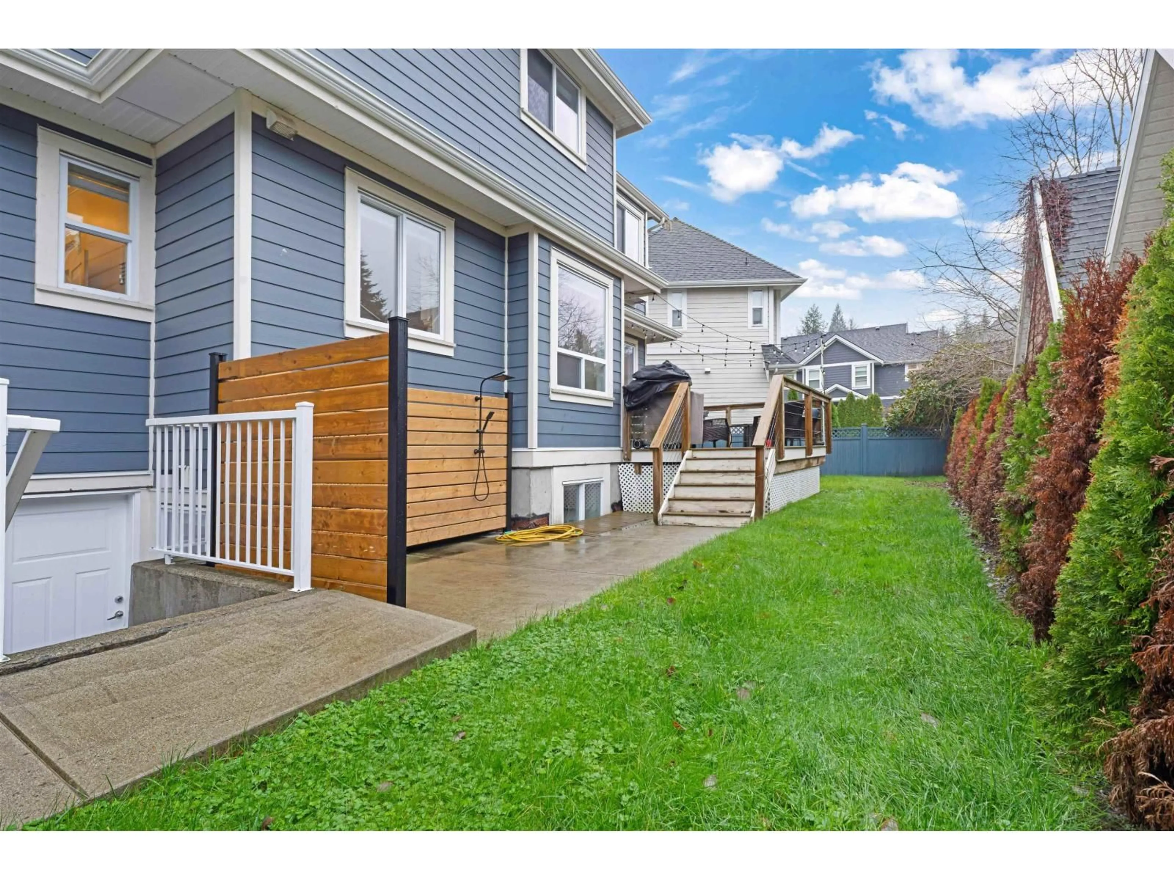 Patio, street for 337 171A STREET, Surrey British Columbia V3Z9P5