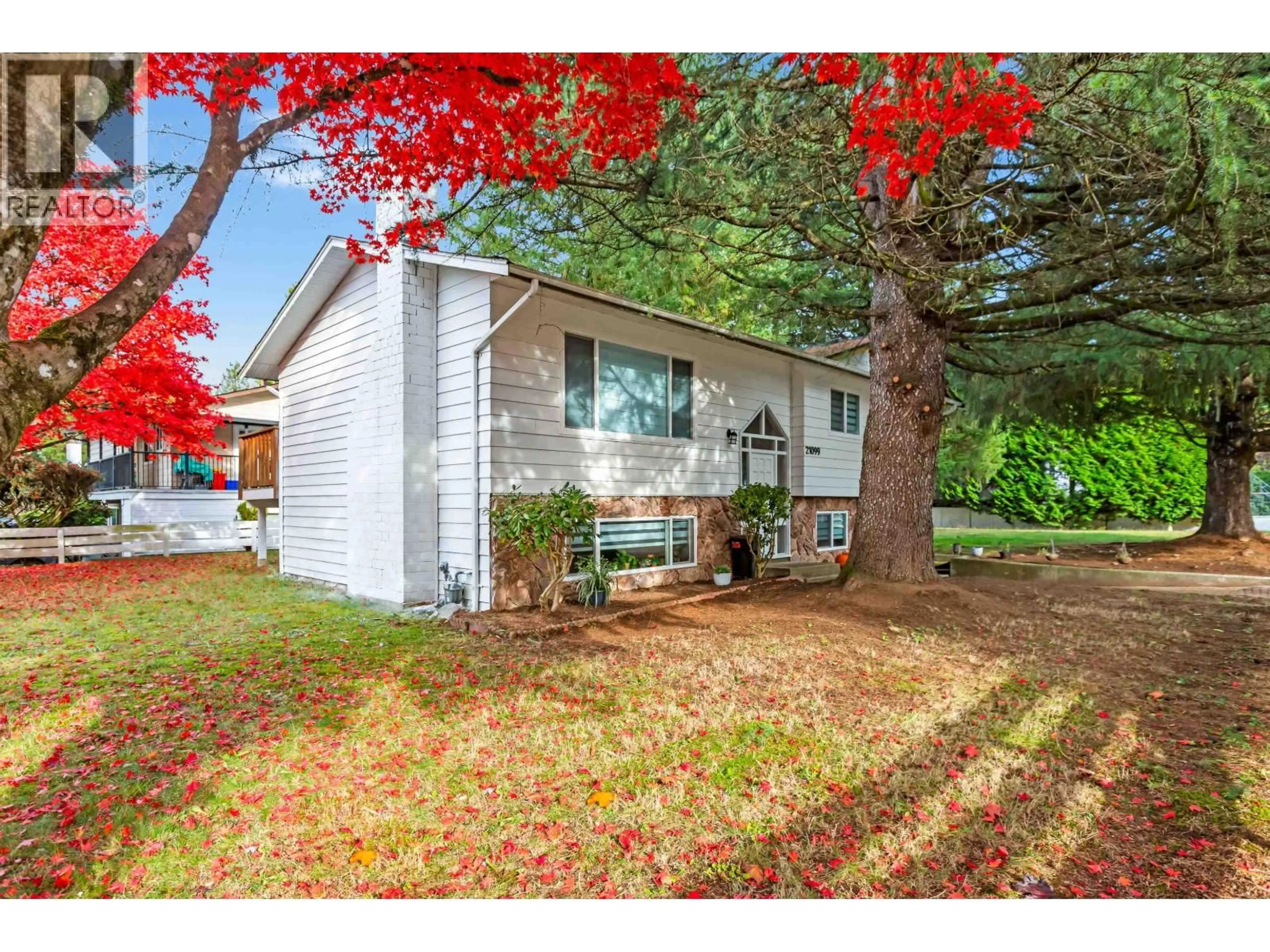 Home with vinyl exterior material, street for 21099 BERRY AVENUE, Maple Ridge British Columbia V2X7V3