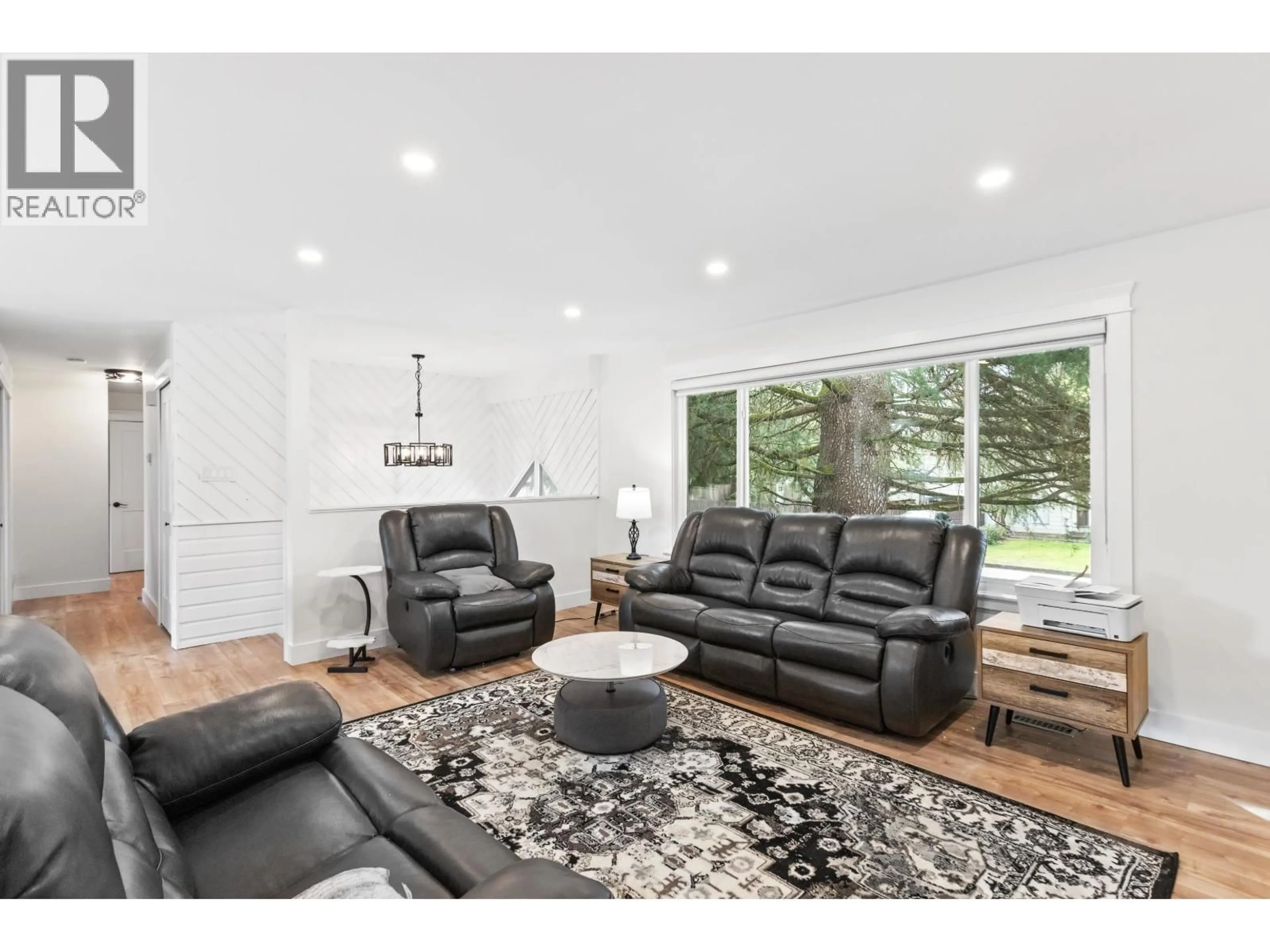 Living room with furniture, wood/laminate floor for 21099 BERRY AVENUE, Maple Ridge British Columbia V2X7V3