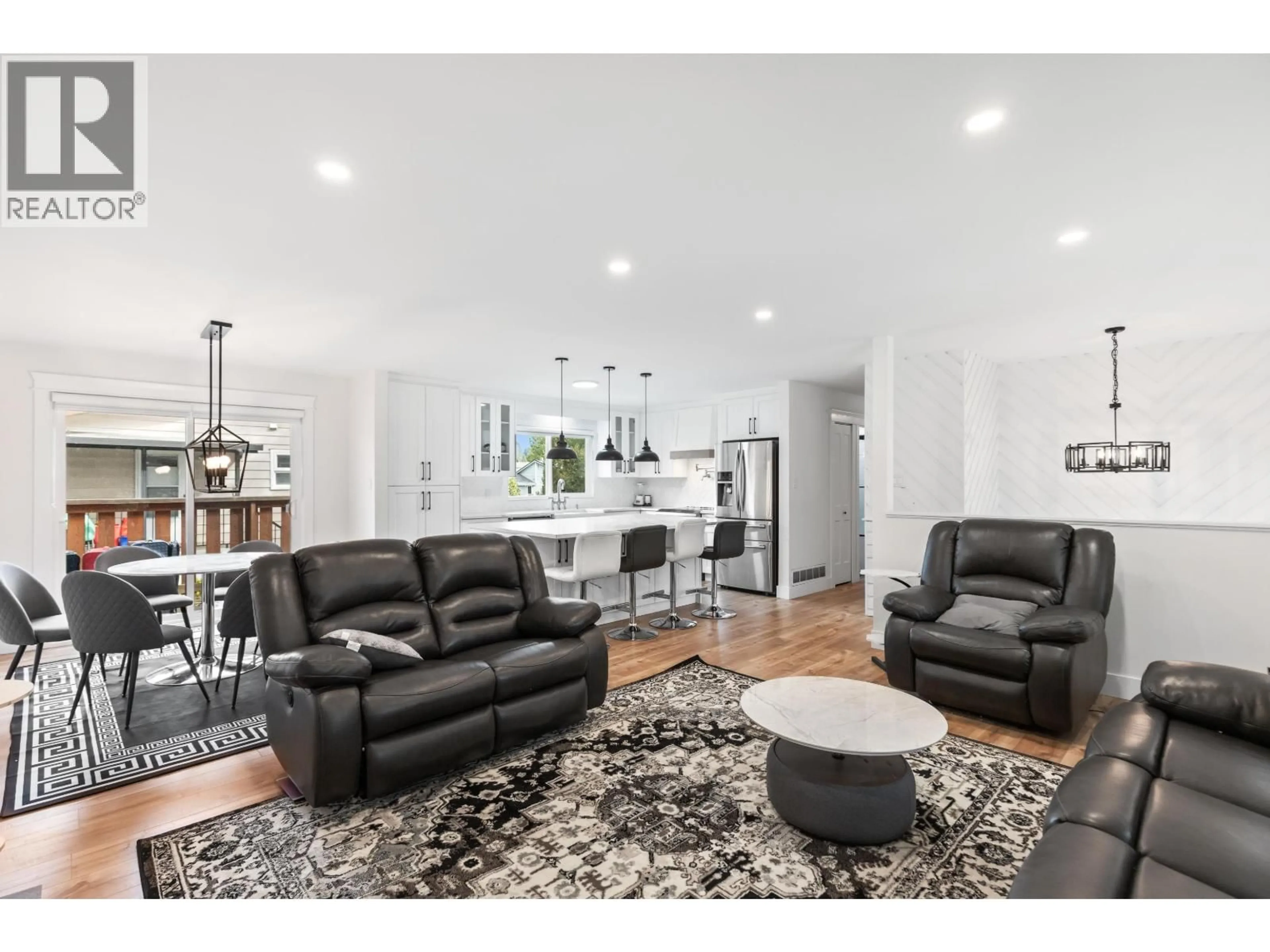 Living room with furniture, unknown for 21099 BERRY AVENUE, Maple Ridge British Columbia V2X7V3