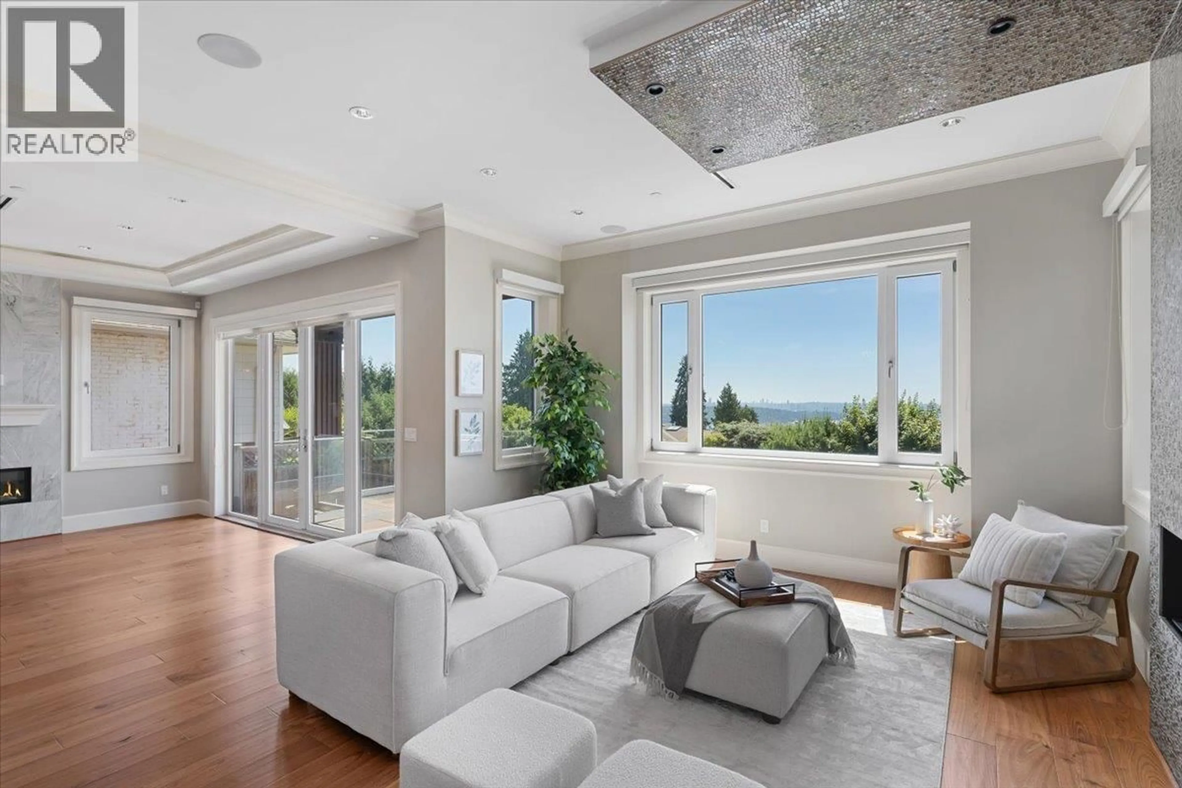 Living room with furniture, unknown for 2171 QUEENS AVENUE, West Vancouver British Columbia V7V2Y1