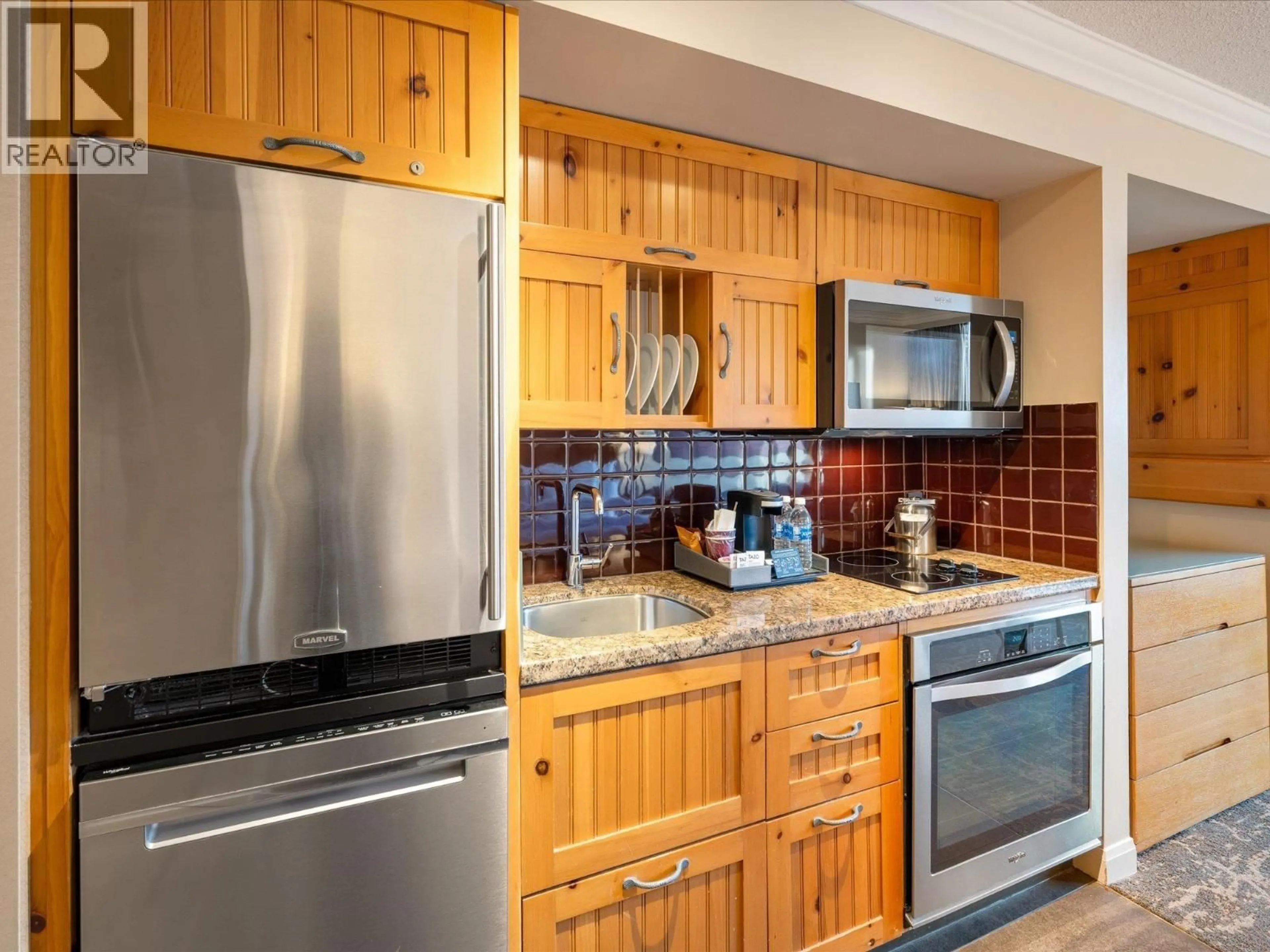 Standard kitchen, ceramic/tile floor for 855 - 4090 WHISTLER WAY, Whistler British Columbia V8E1J3