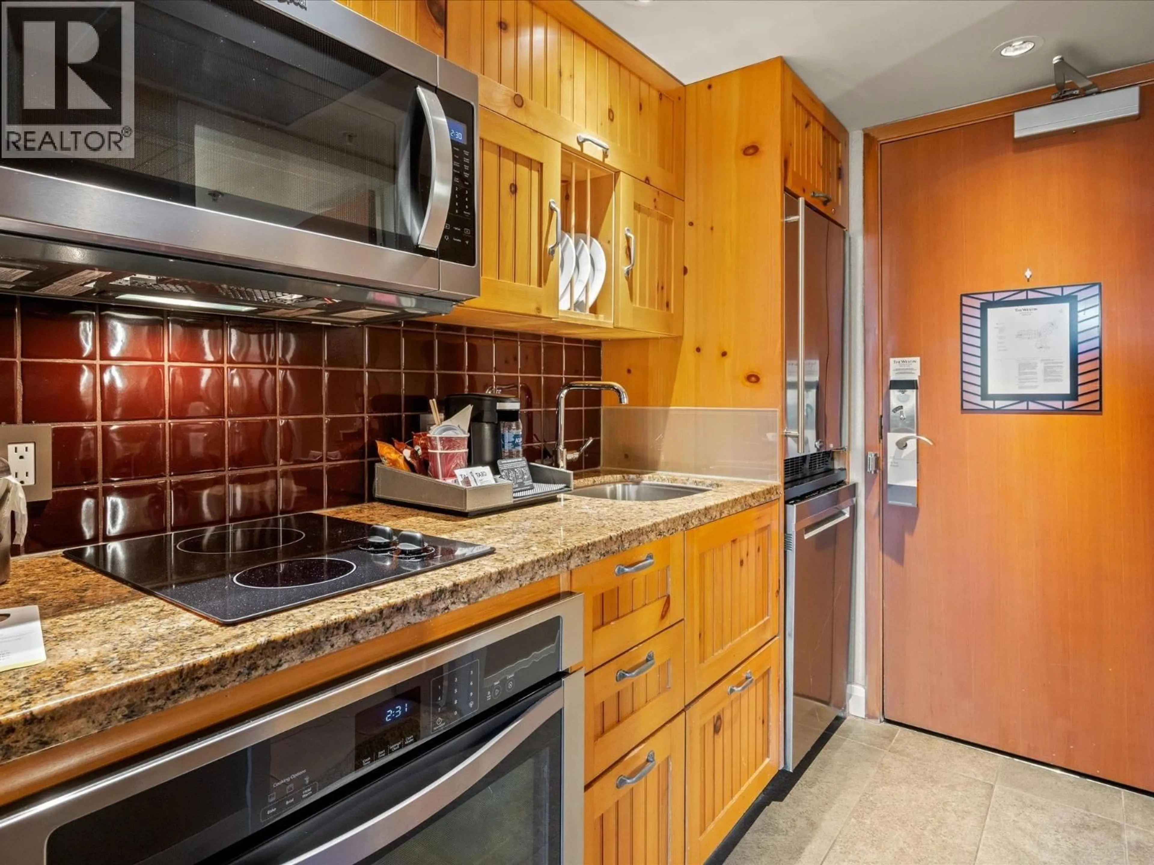 Standard kitchen, ceramic/tile floor for 881 - 4090 WHISTLER WAY, Whistler British Columbia V8E1J3