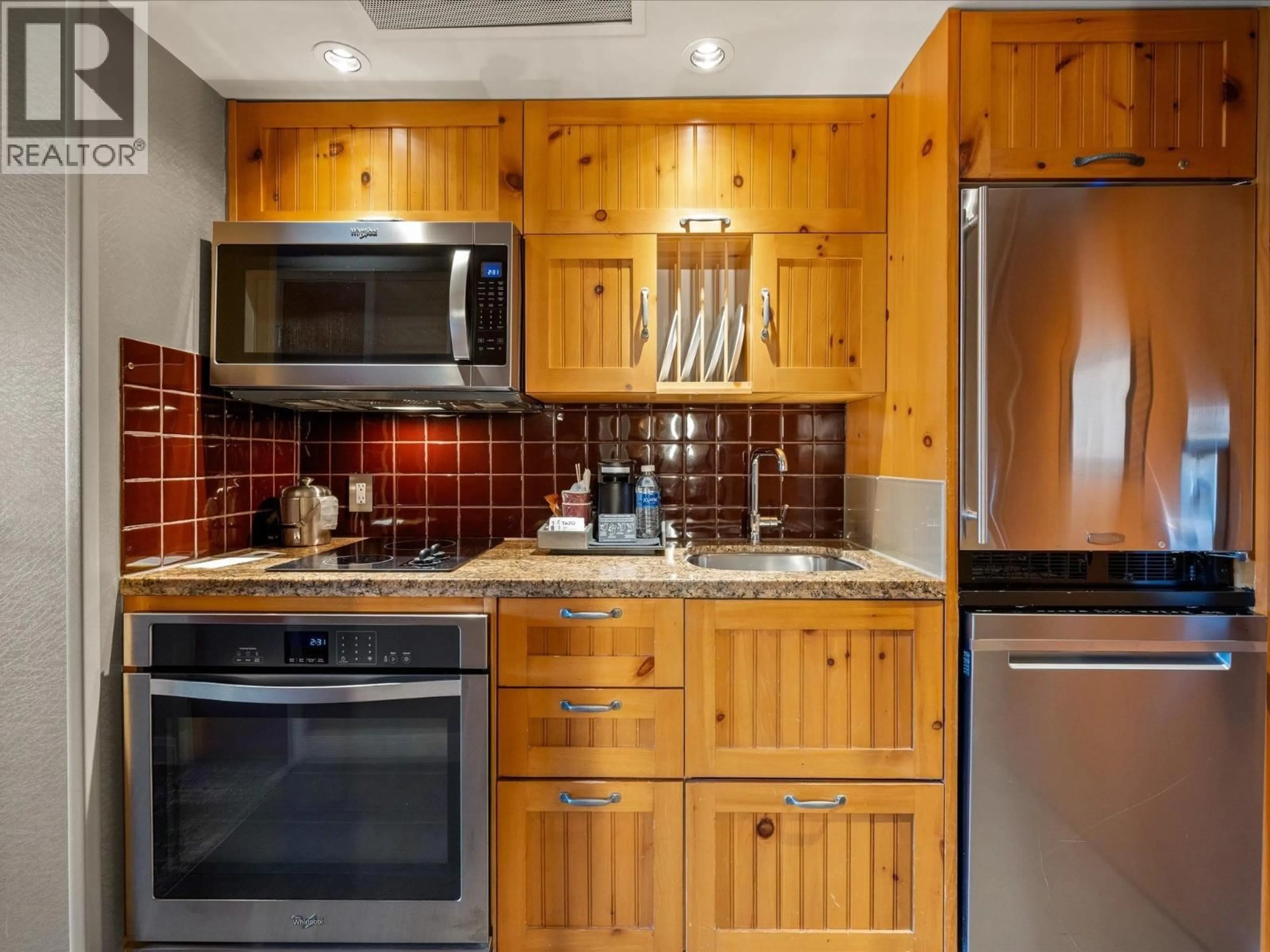 Standard kitchen, unknown for 881 - 4090 WHISTLER WAY, Whistler British Columbia V8E1J3