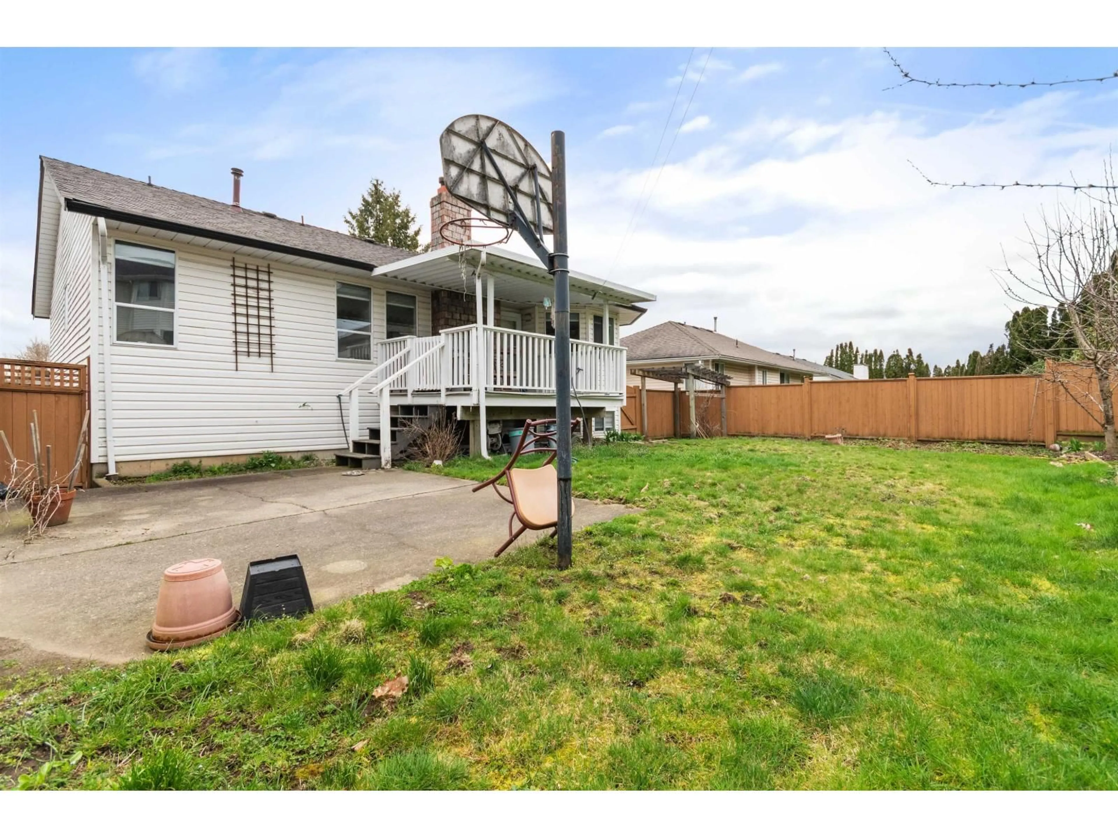 Patio, street for 32110 ROGERS AVENUE, Abbotsford British Columbia V2T5B7