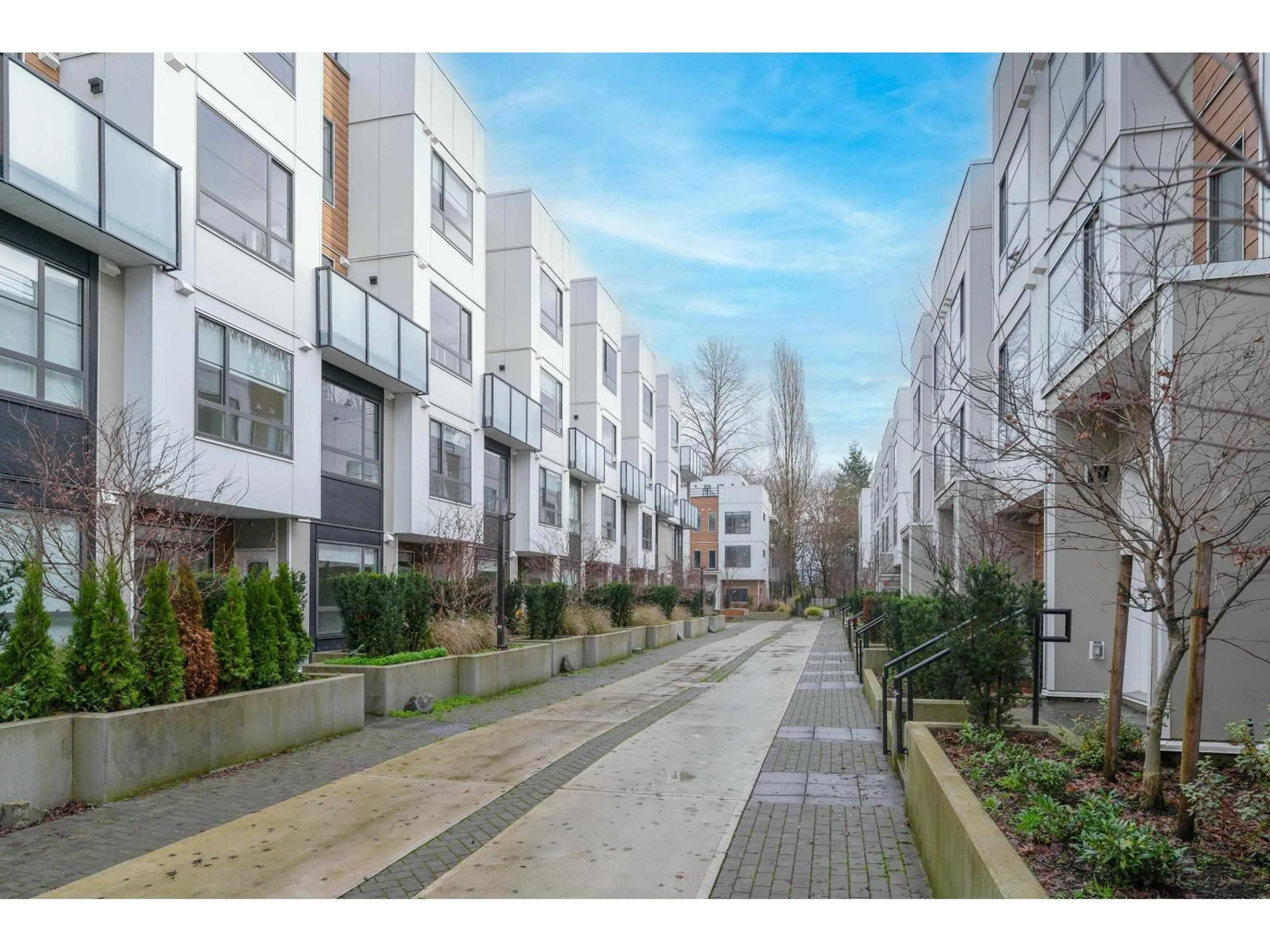 Patio, street for 31 - 6328 KING GEORGE BOULEVARD, Surrey British Columbia V3X0L4