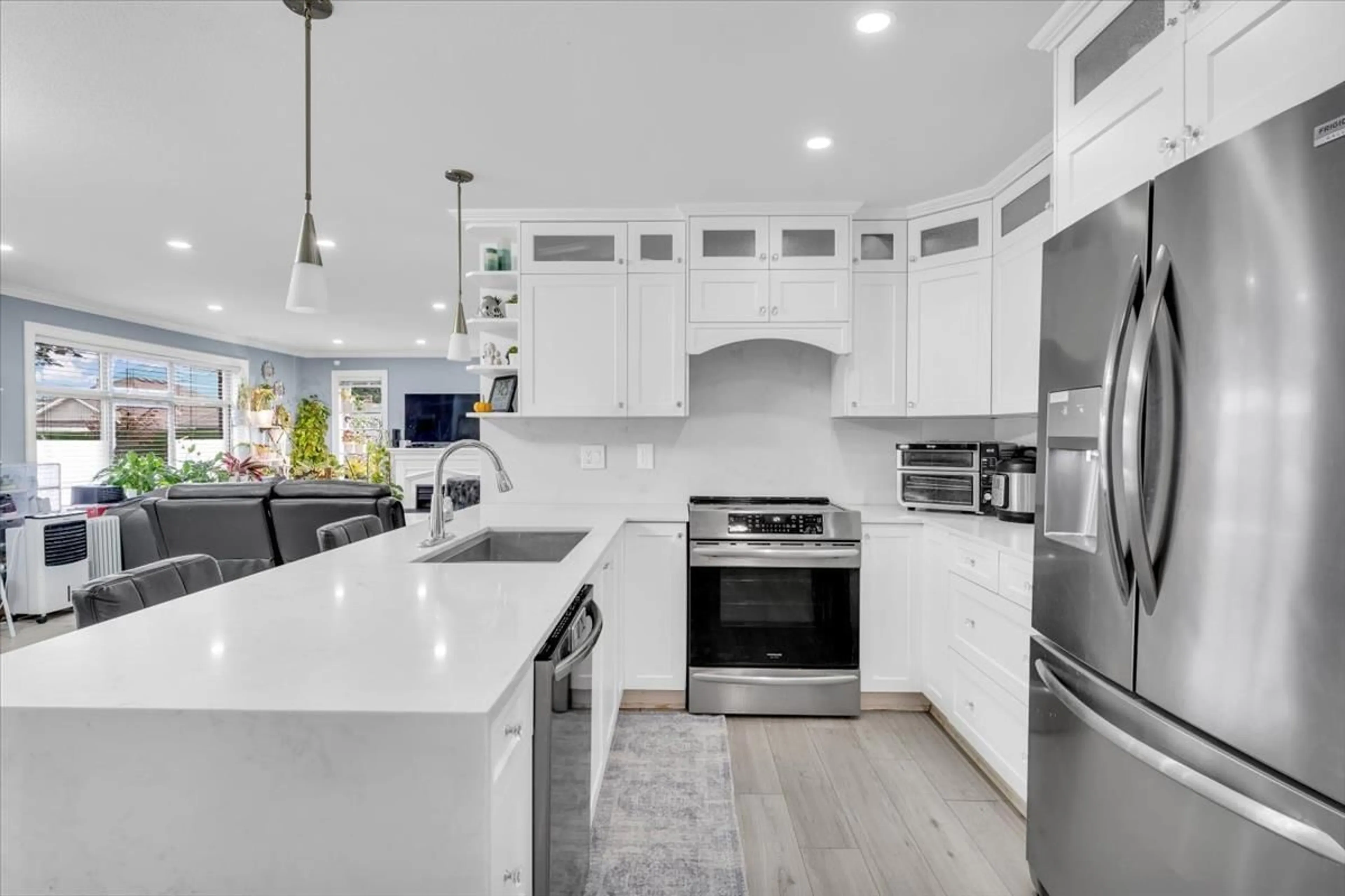 Open concept kitchen, ceramic/tile floor for 103 - 45753 STEVENSON ROAD, Chilliwack British Columbia V2R0K8