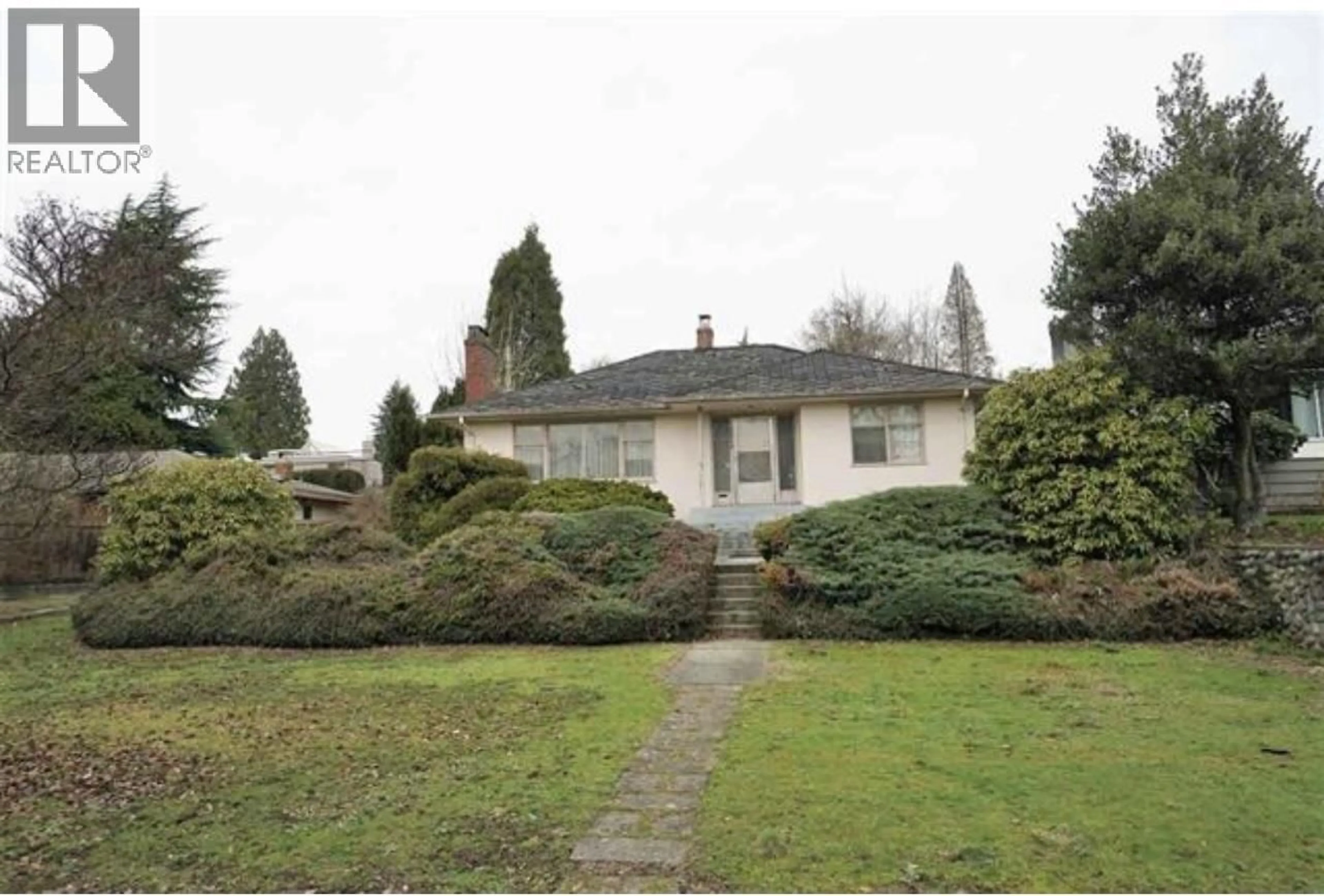 A pic from outside/outdoor area/front of a property/back of a property/a pic from drone, unknown for 1315 58TH AVENUE, Vancouver British Columbia V6P1W3