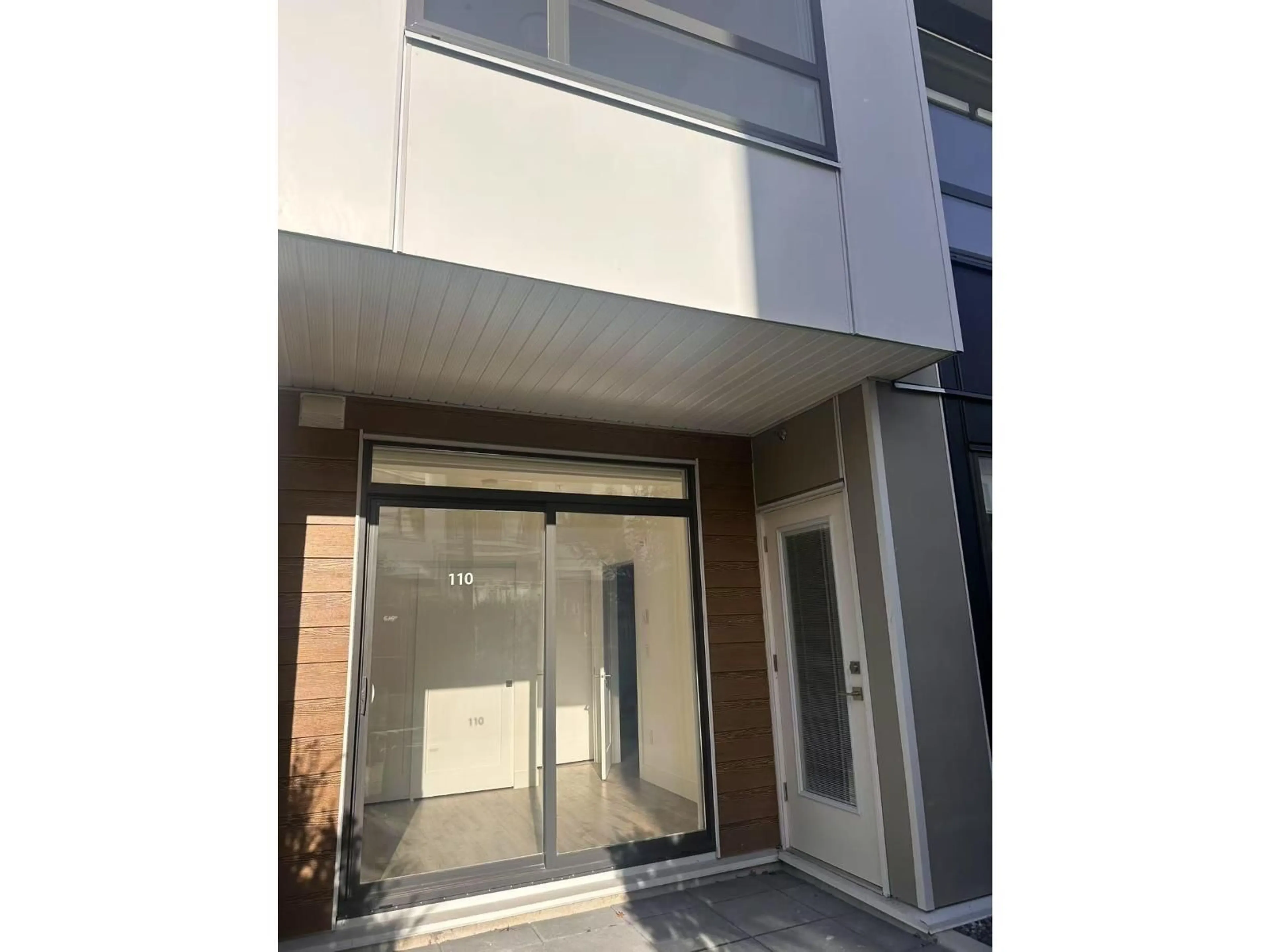 Indoor foyer for 110 - 6338 KING GEORGE BOULEVARD, Surrey British Columbia V3X0L5