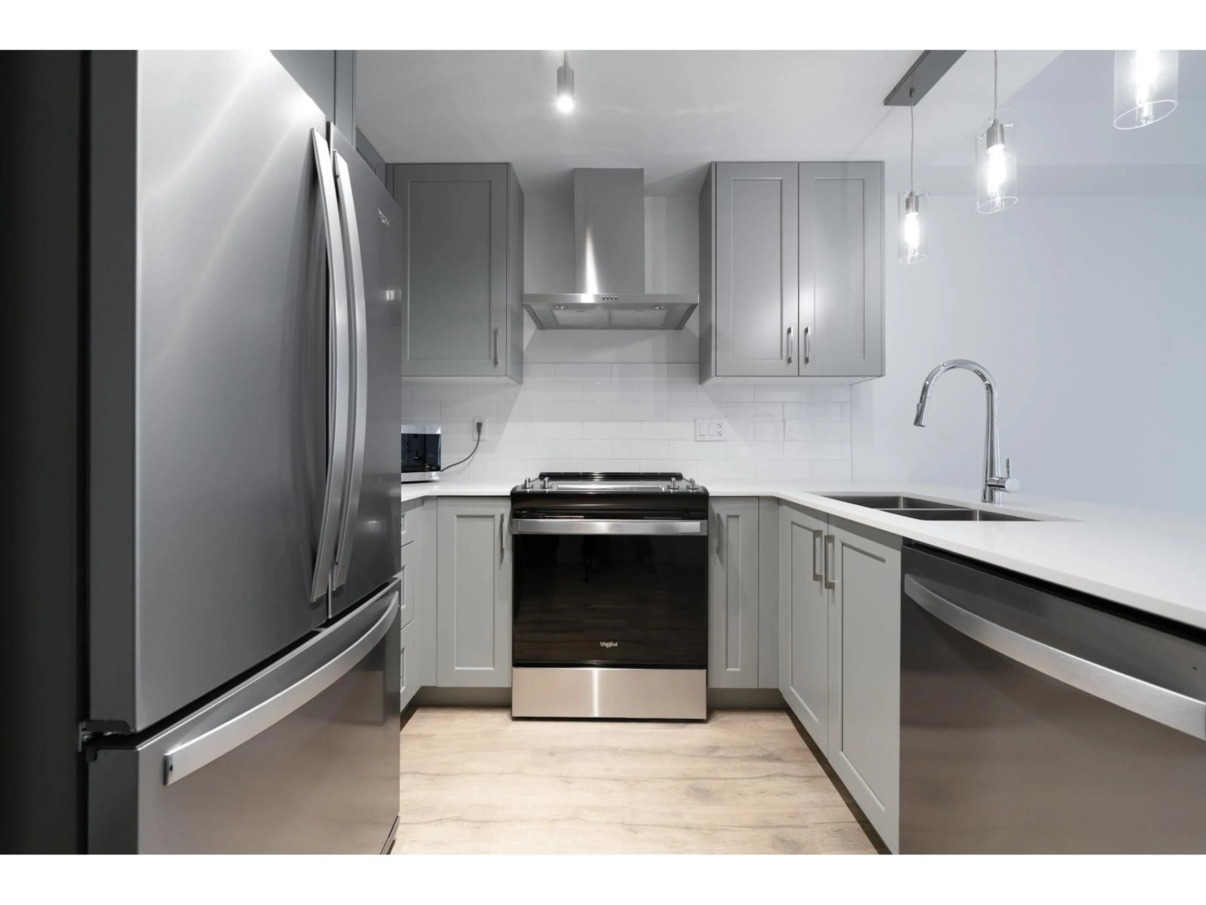 Standard kitchen, unknown for 110 - 6328 KING GEORGE BOULEVARD, Surrey British Columbia V3X0L5