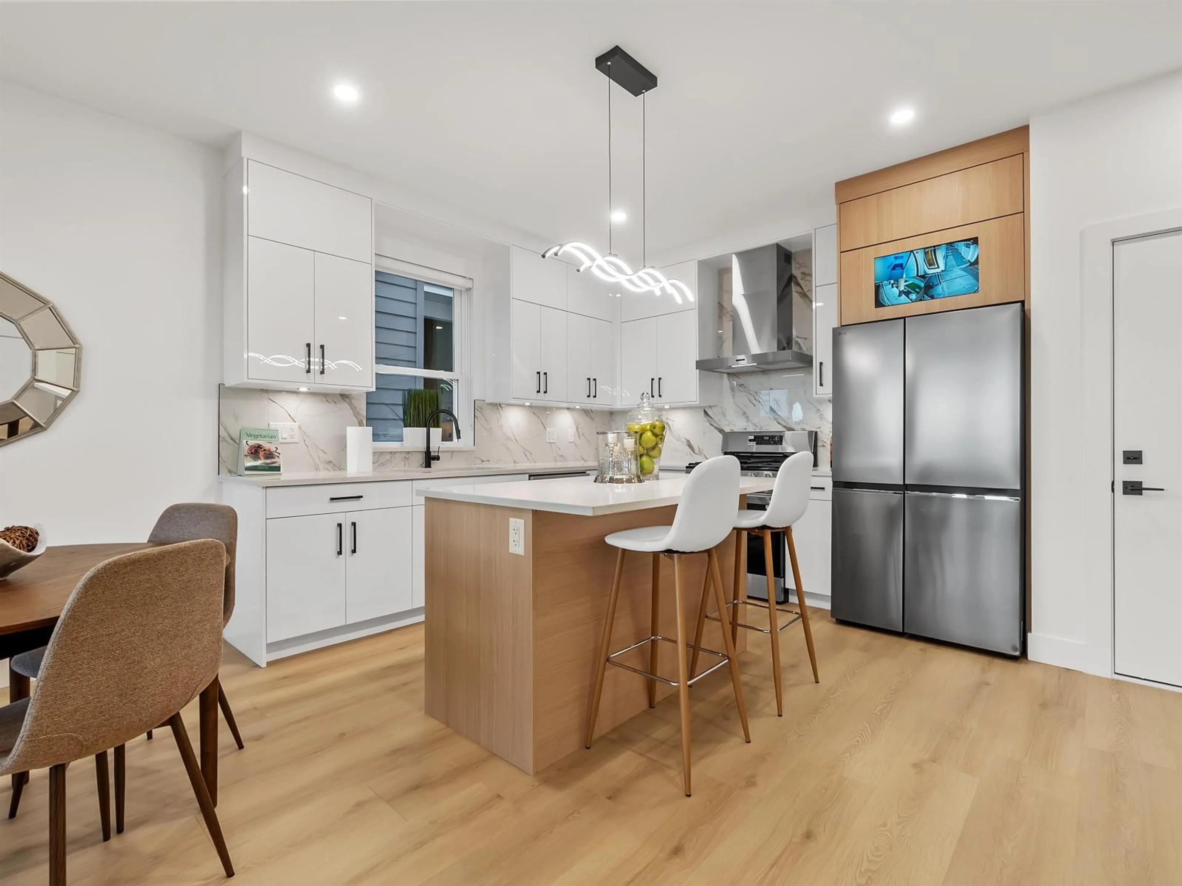 Open concept kitchen, wood/laminate floor for 101 - 16693 16 AVENUE, Surrey British Columbia V3S0X7