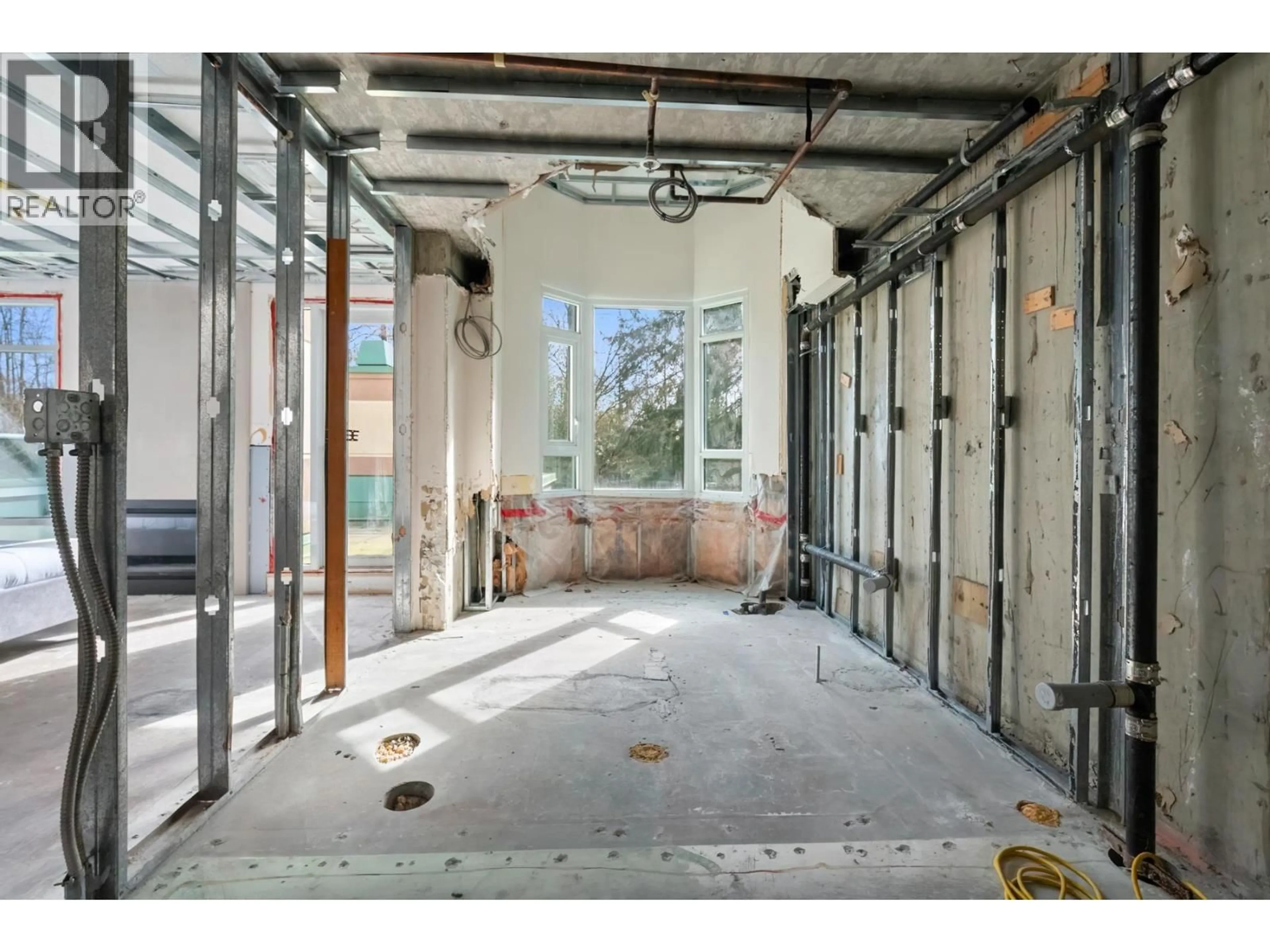 Unknown for 348 TAYLOR WAY, West Vancouver British Columbia V7T2Y2