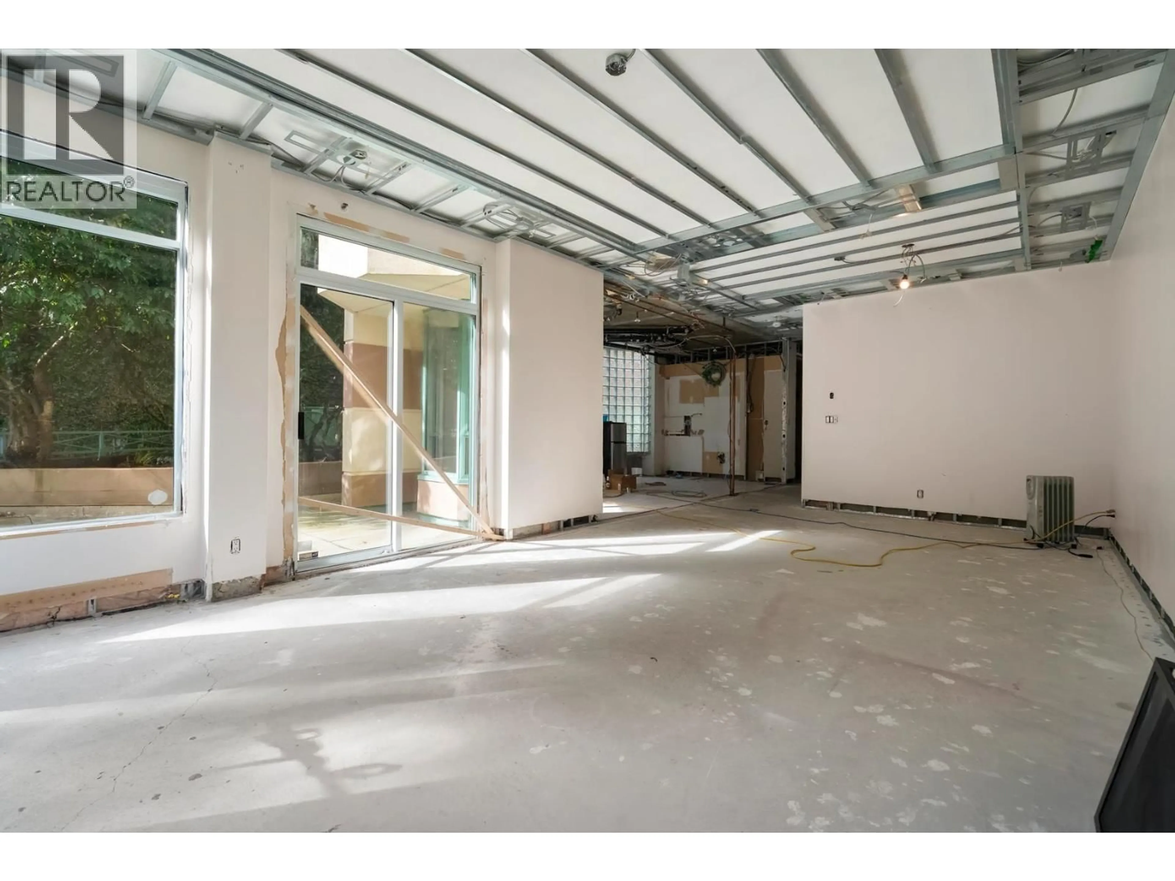 Indoor garage for 348 TAYLOR WAY, West Vancouver British Columbia V7T2Y2