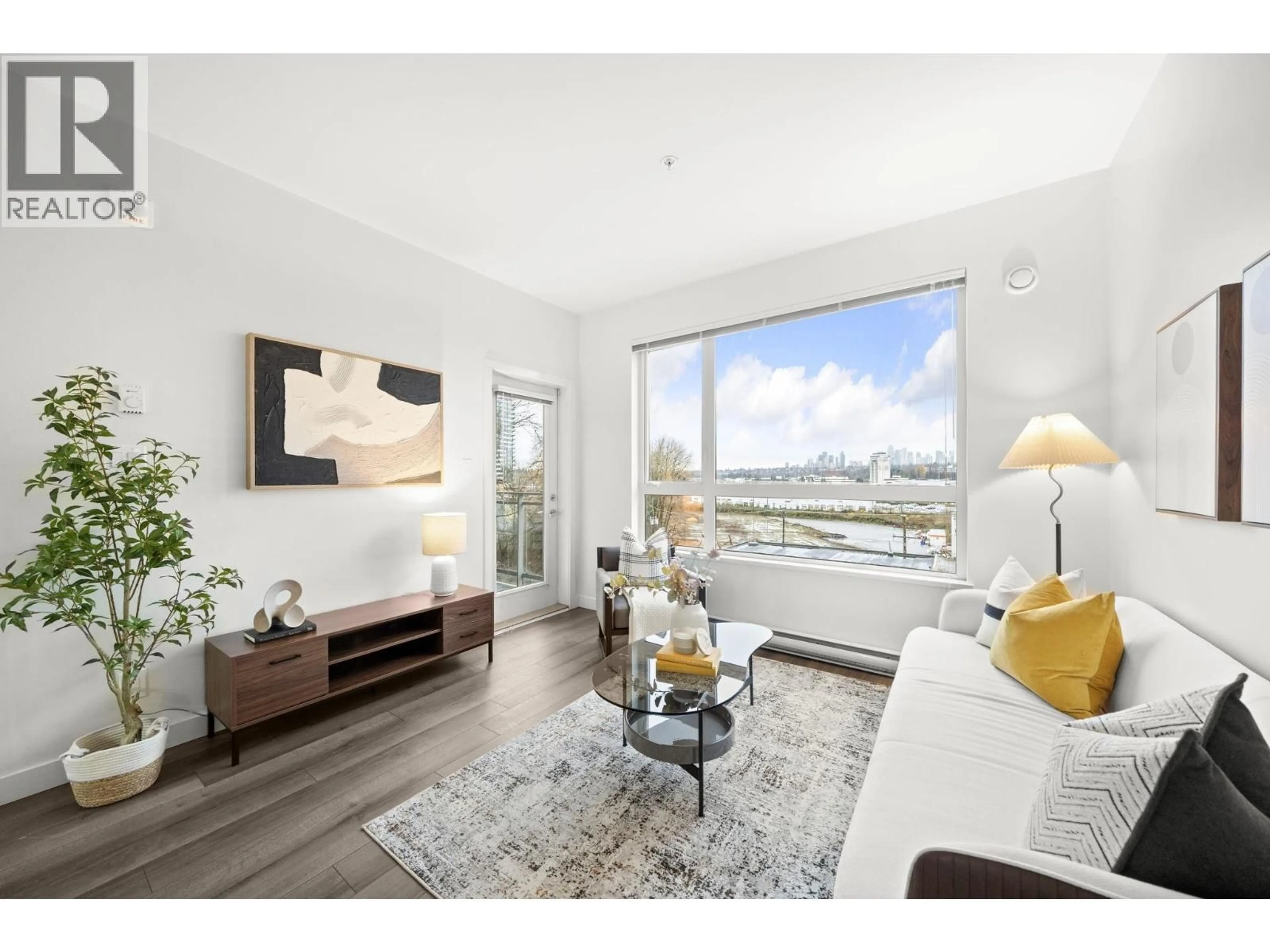 Living room with furniture, unknown for 511 - 2188 MADISON AVENUE, Burnaby British Columbia V5C0J8