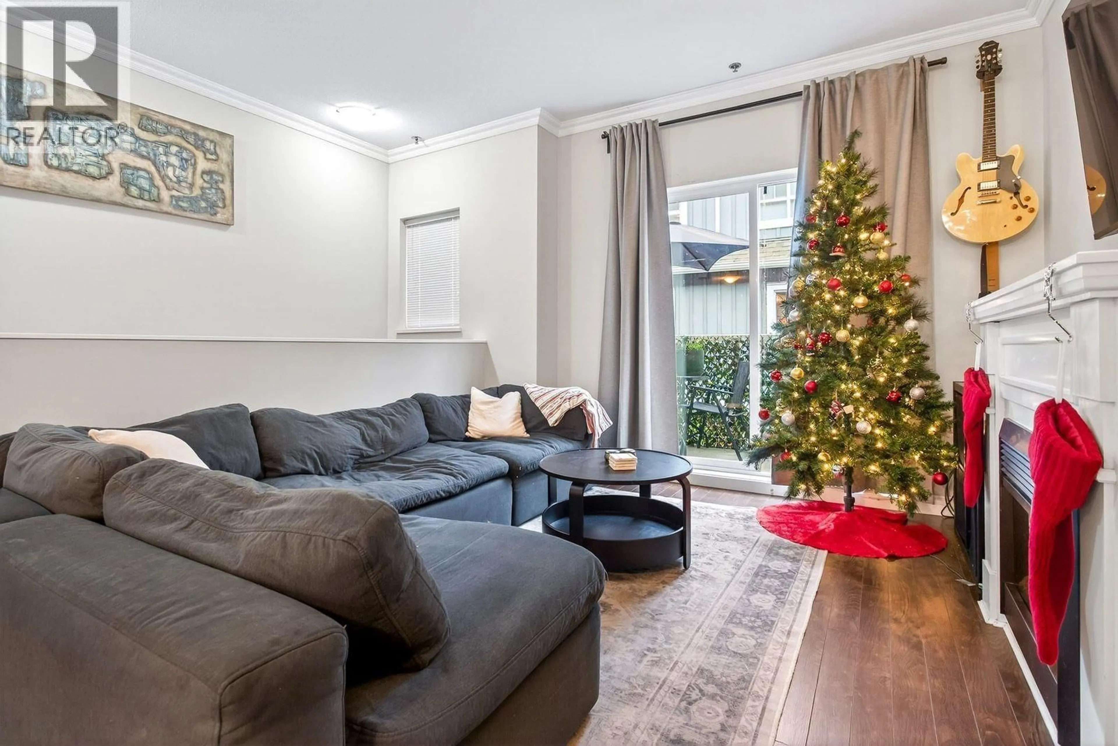 Living room with furniture, unknown for 611 - 1661 FRASER AVENUE, Port Coquitlam British Columbia V3B0B6