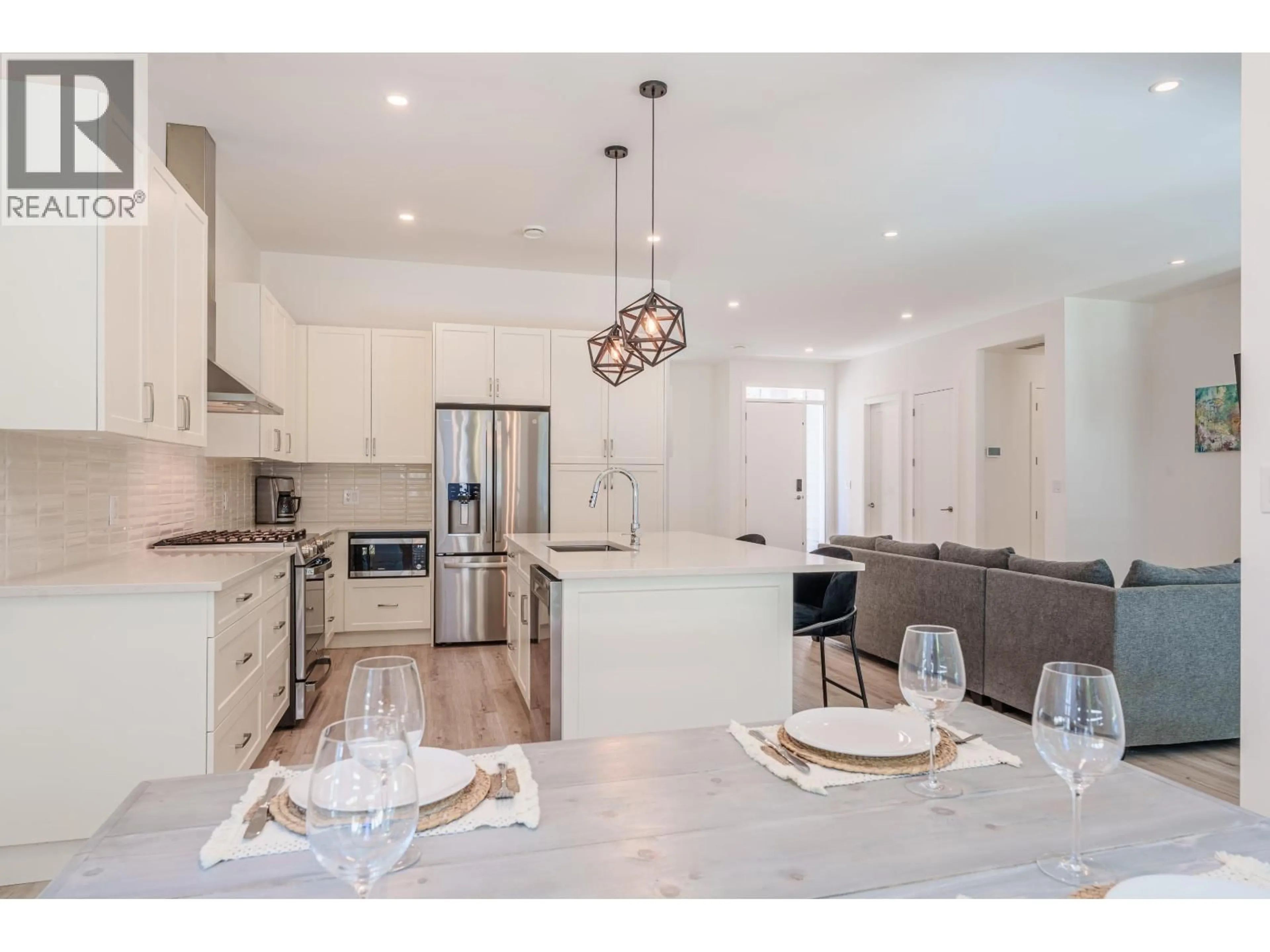 Open concept kitchen, unknown for 11120 SUNSHINE COAST HIGHWAY, Pender Harbour British Columbia V7Z1B9
