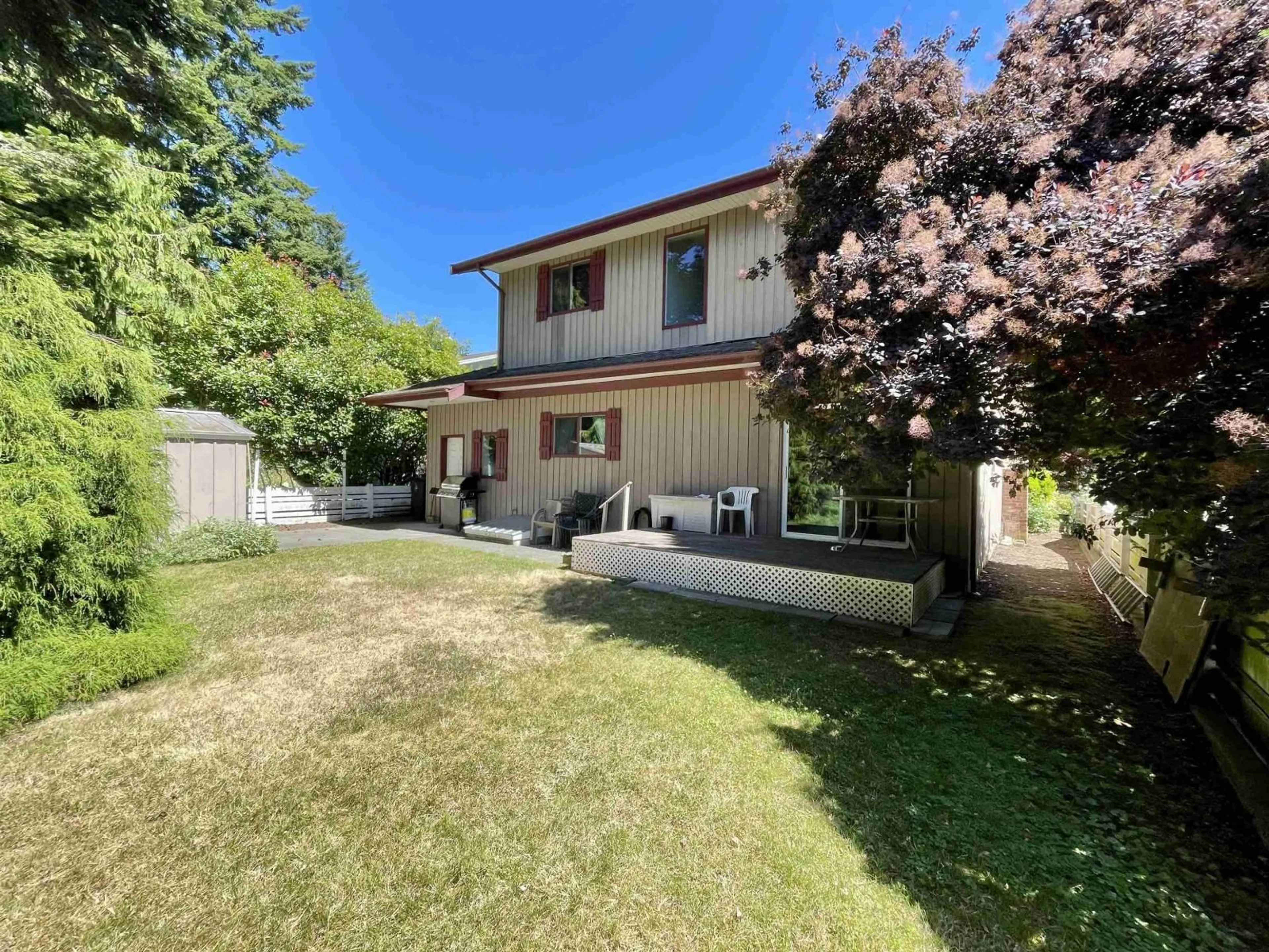 A pic from outside/outdoor area/front of a property/back of a property/a pic from drone, street for 1421 129A STREET, Surrey British Columbia V4A3Y8