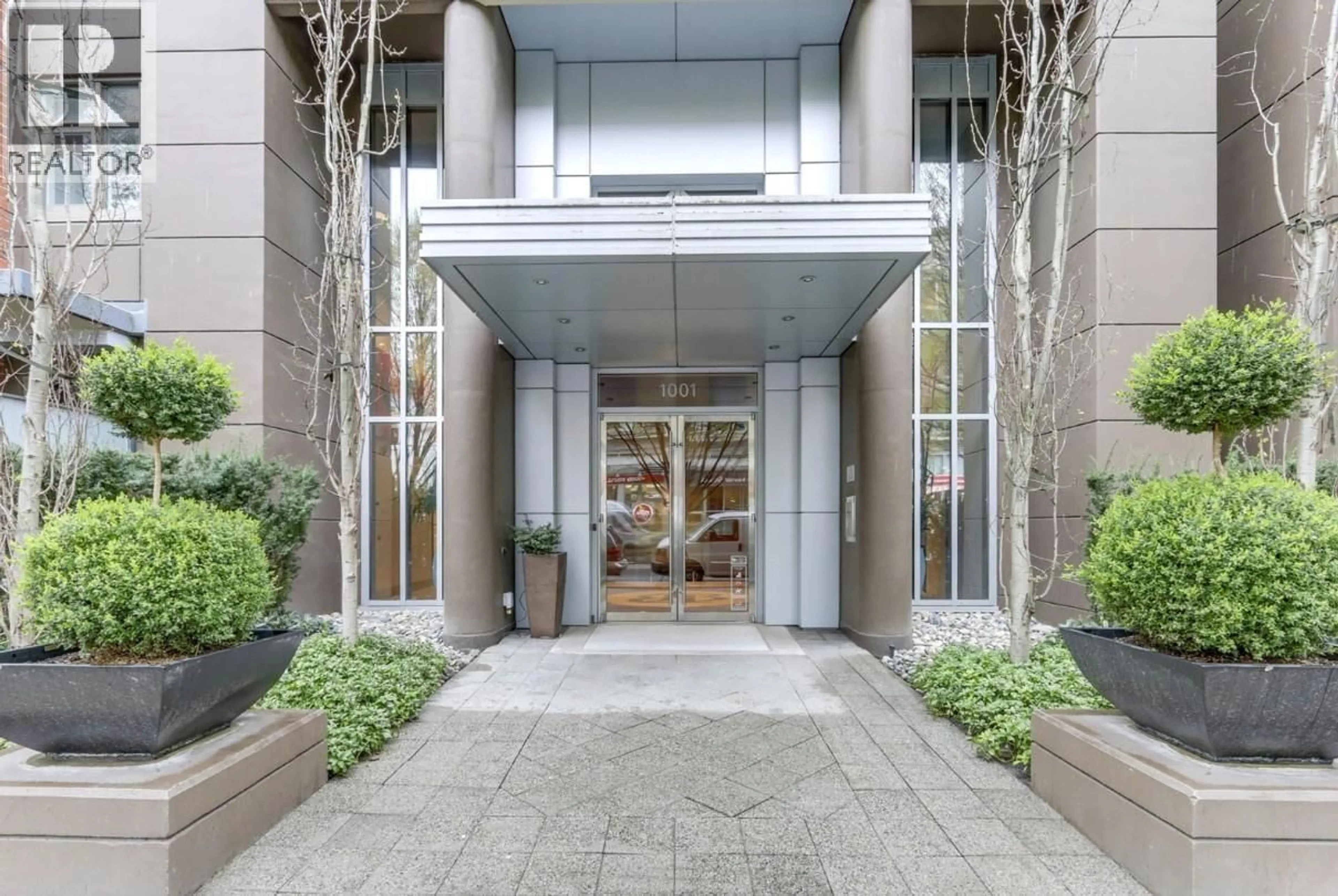 Indoor foyer for 1603 - 1001 HOMER STREET, Vancouver British Columbia V6B1M9