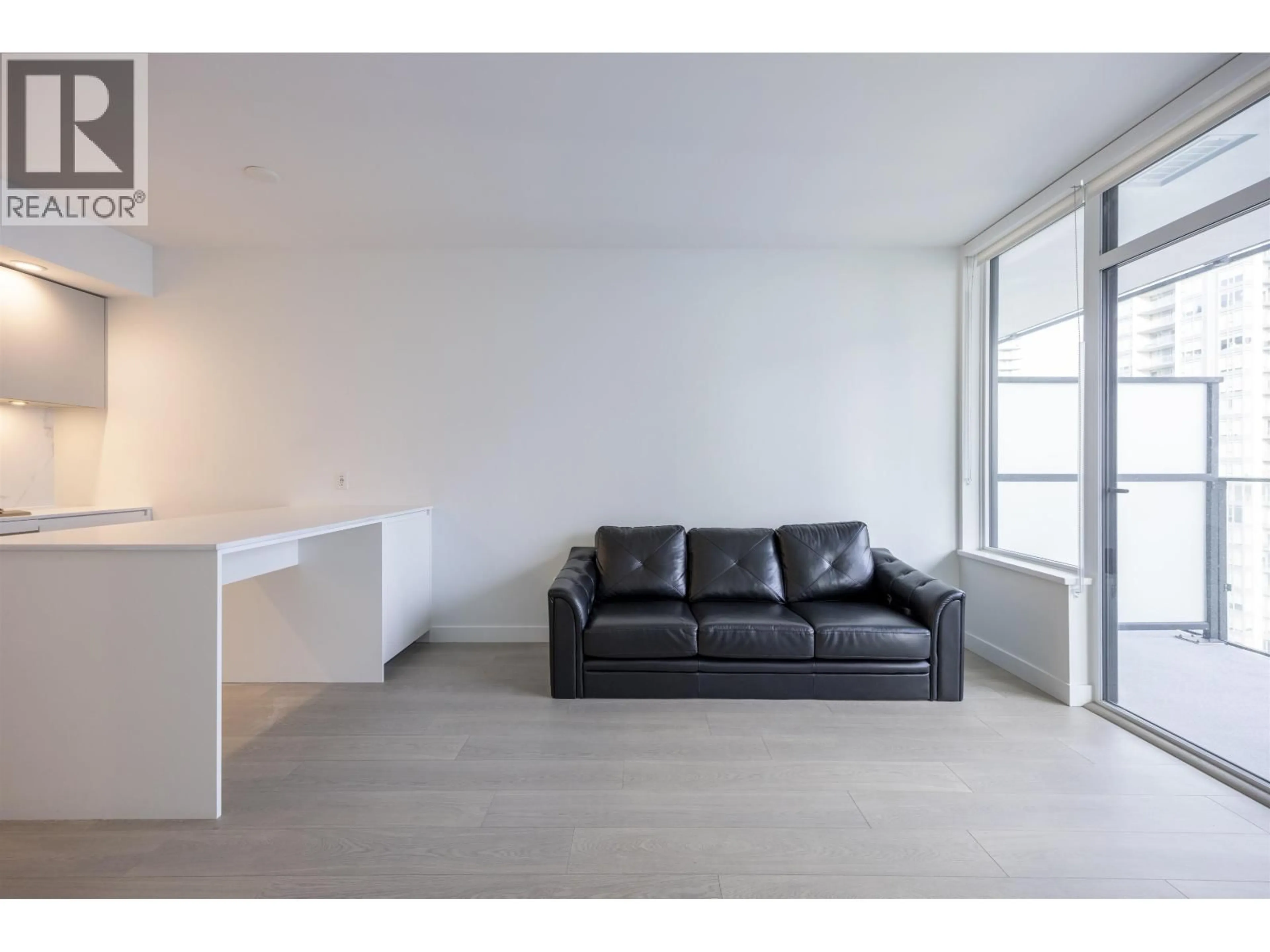 Living room with furniture, unknown for 1601 - 6537 TELFORD AVENUE, Burnaby British Columbia V5H0K9