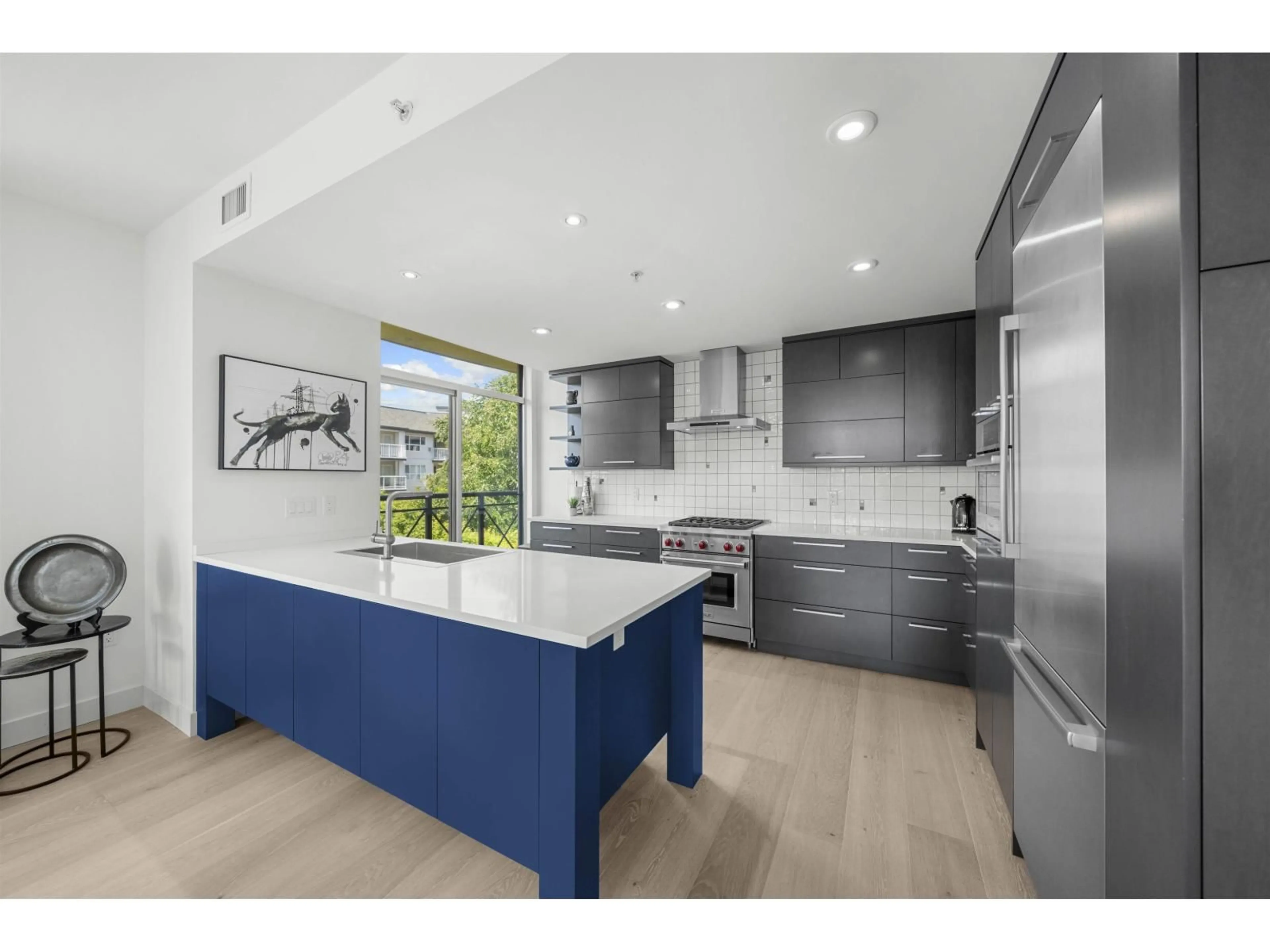 Open concept kitchen, ceramic/tile floor for 301 - 15445 VINE AVENUE, Surrey British Columbia V4B2T3